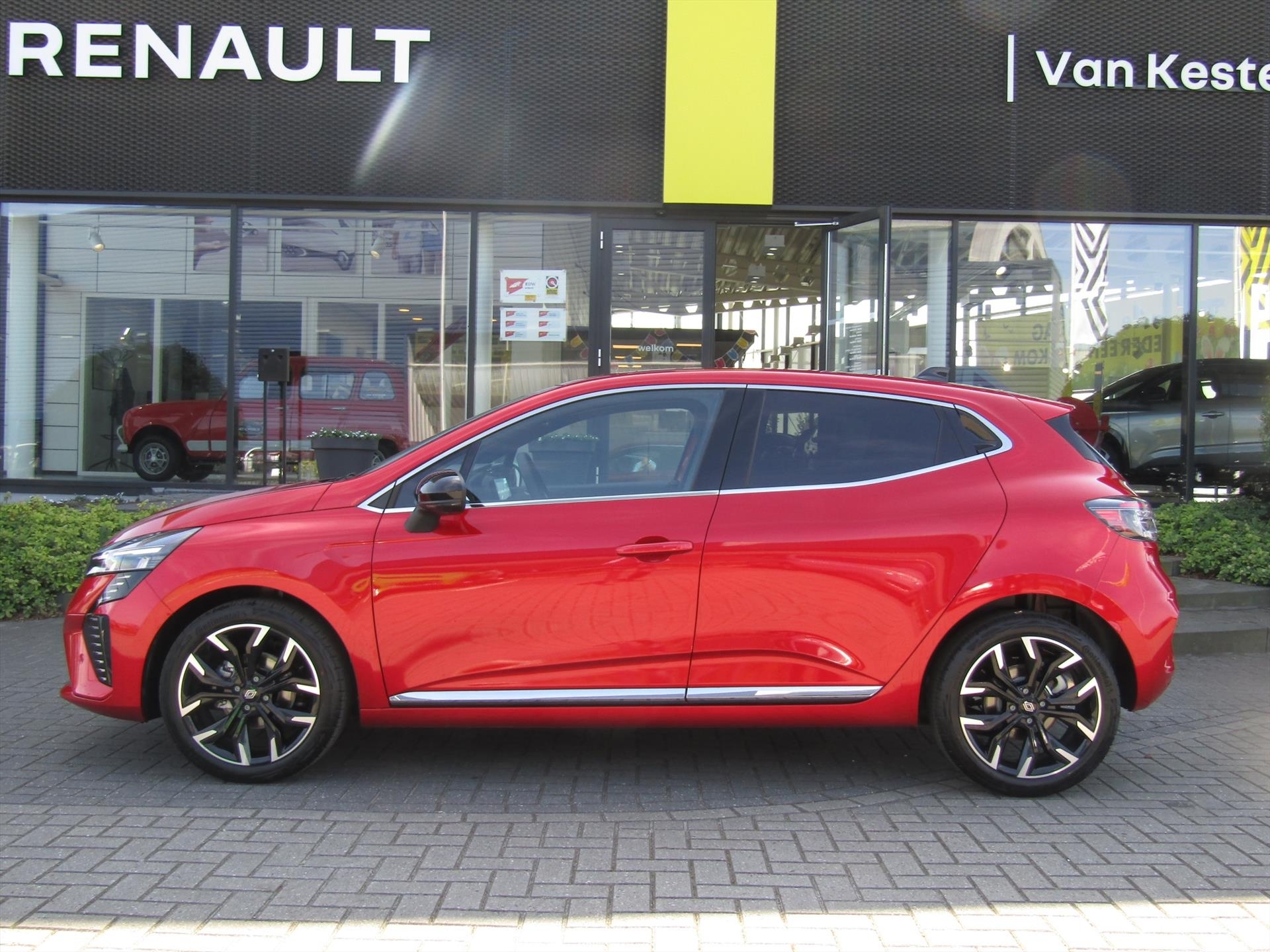 Renault Clio 1.0 TCe 90pk GPF Techno / 360g Camera / 17'' Lmv / Blind Spot Warning / Adaptive Cruise / Rijklaarprijs 26.663,-