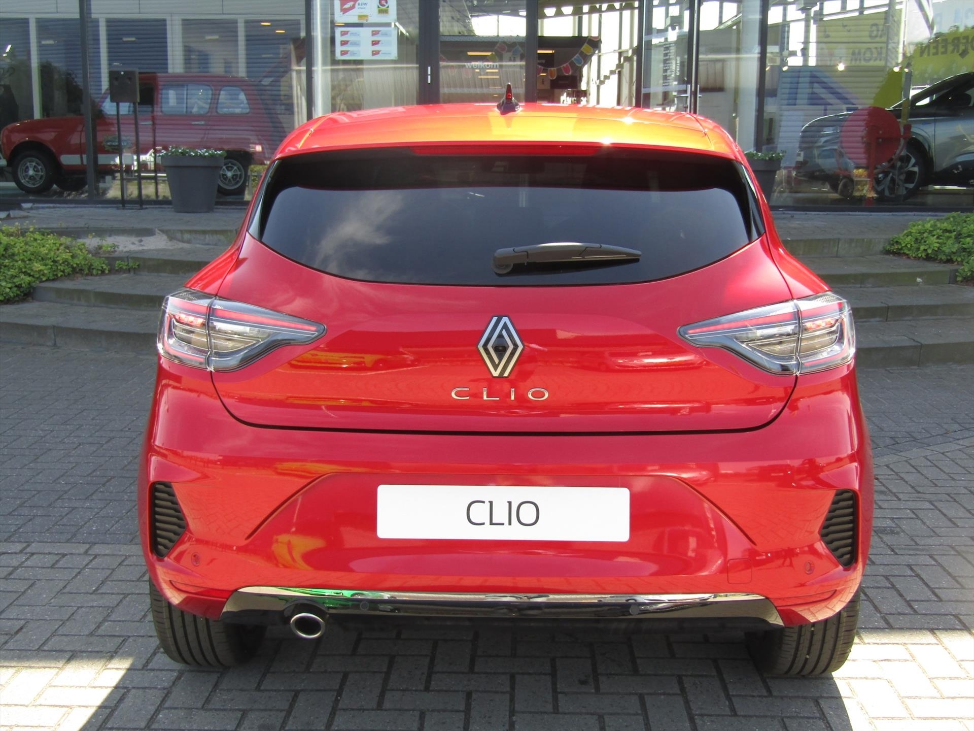 Renault Clio 1.0 TCe 90pk GPF Techno / 360g Camera / 17'' Lmv / Blind Spot Warning / Adaptive Cruise / Rijklaarprijs 26.663,-