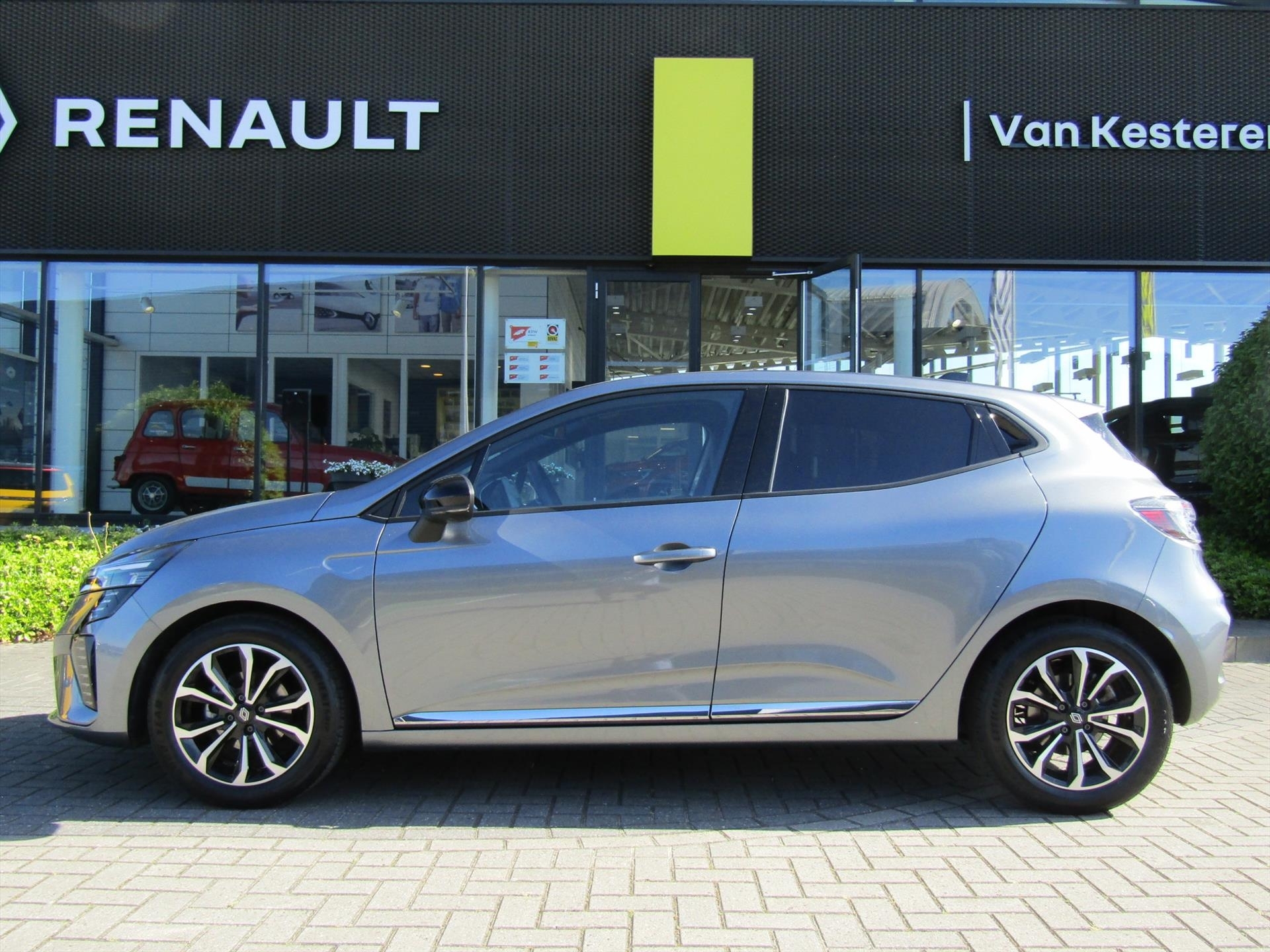 Renault Clio 1.0 TCe 90pk GPF Techno / 9,3 Navigatie / 360 Camera / Cruise- Control Ad / Blindspot Warning