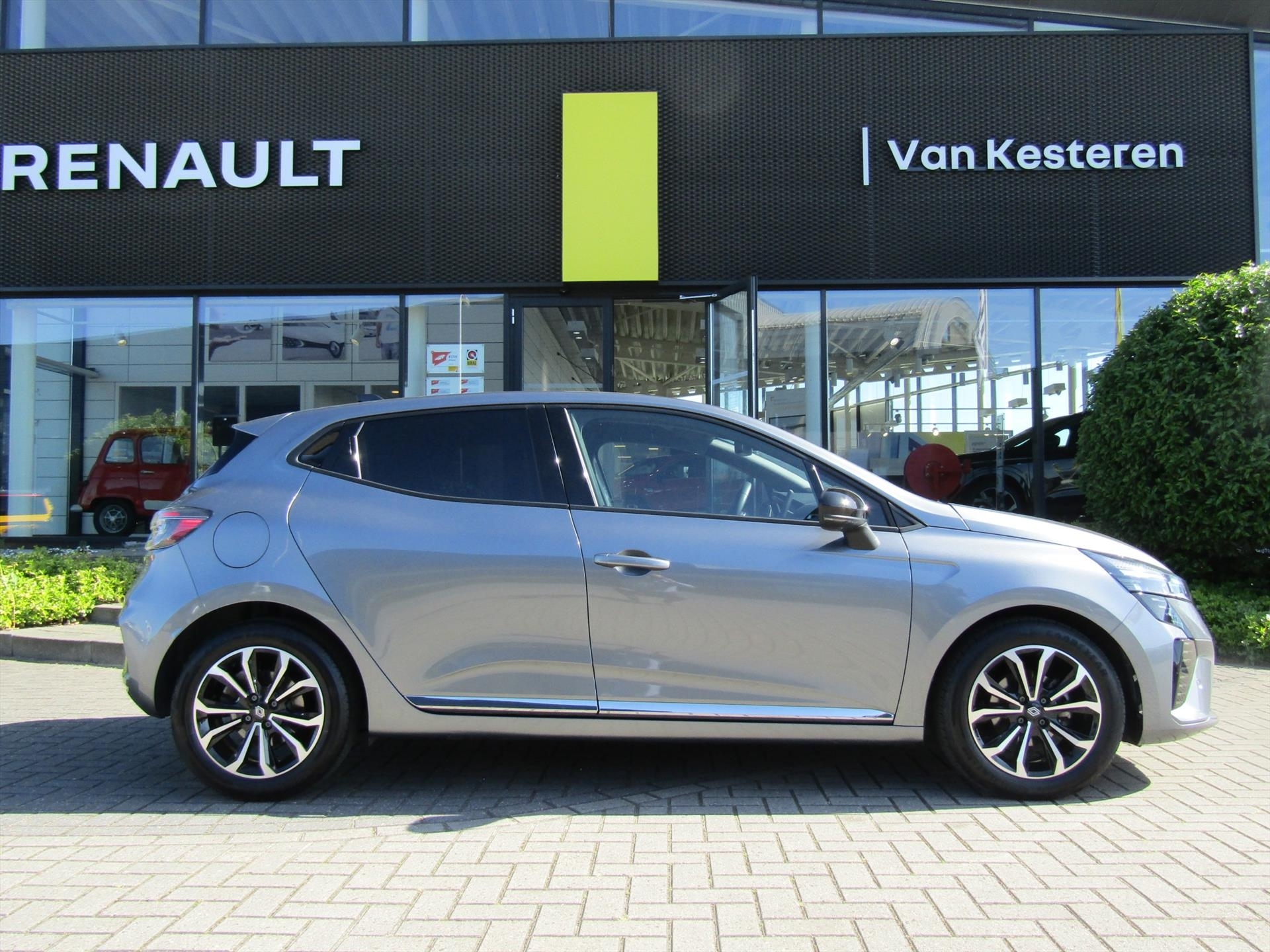 Renault Clio 1.0 TCe 90pk GPF Techno / 9,3 Navigatie / 360 Camera / Cruise- Control Ad / Blindspot Warning