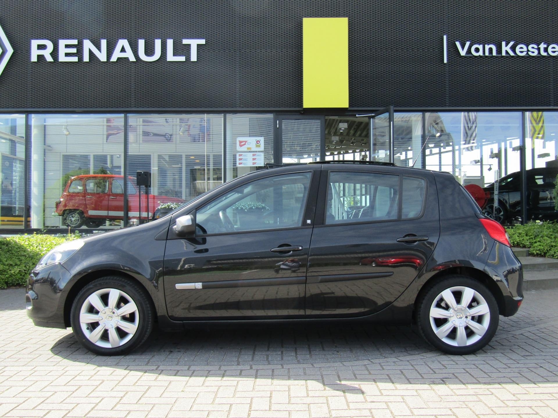 RENAULT Clio 1.2 TCE 100pk 20th''Anniversary'' Schuif-Kanteldak / Navigatie / Cruise-Control / 16'' Lmv