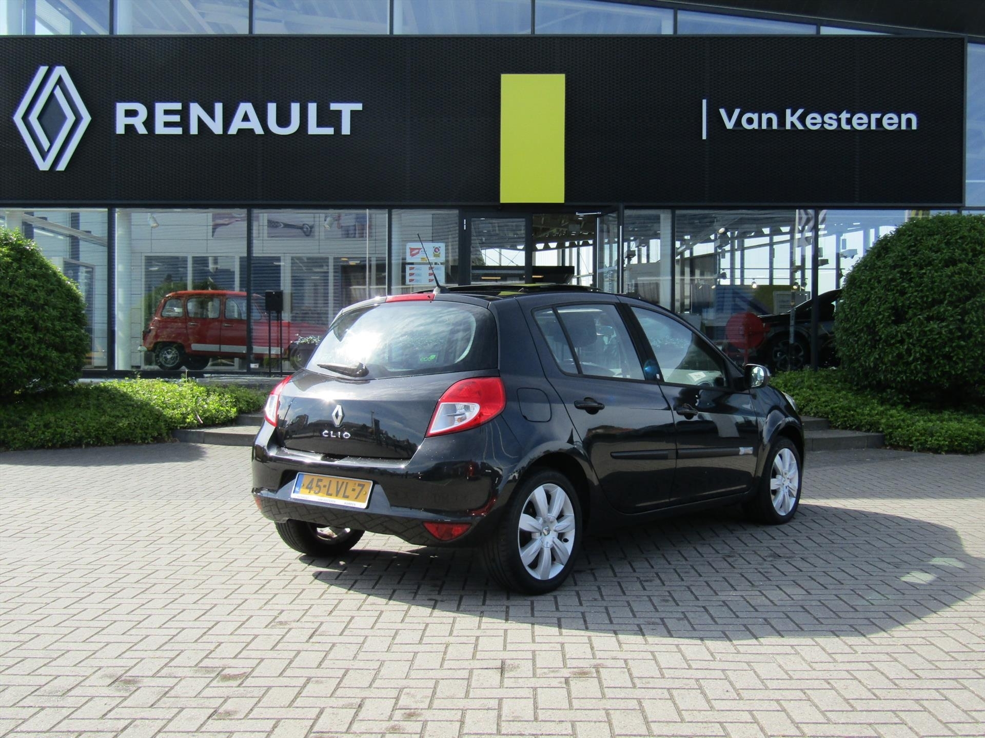 RENAULT Clio 1.2 TCE 100pk 20th''Anniversary'' Schuif-Kanteldak / Navigatie / Cruise-Control / 16'' Lmv