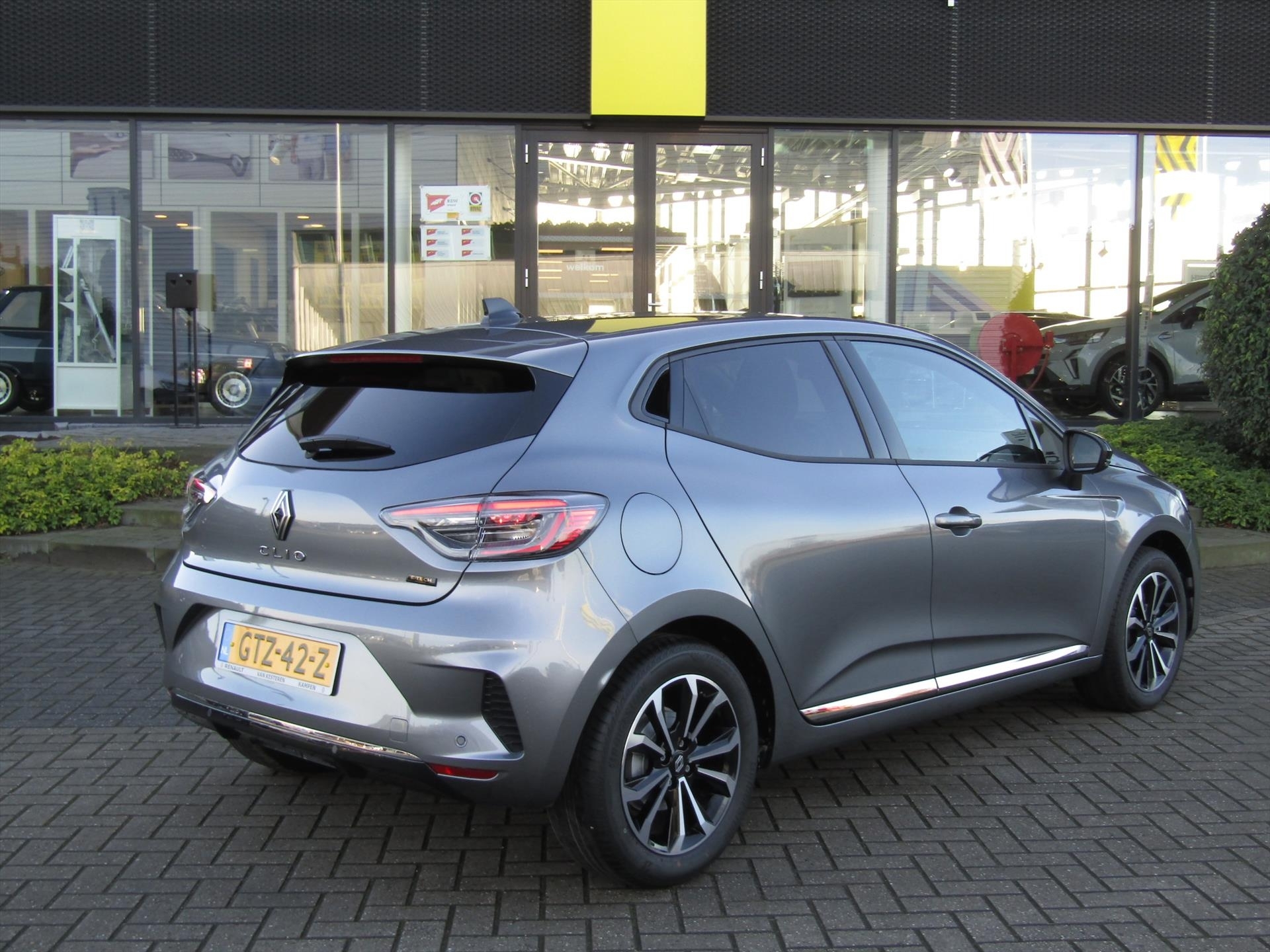 RENAULT Clio 1.6 E-Tech Hybrid 145pk Techno / Navigatie 9,3'' / Camera / Stoel-Stuurverwarming