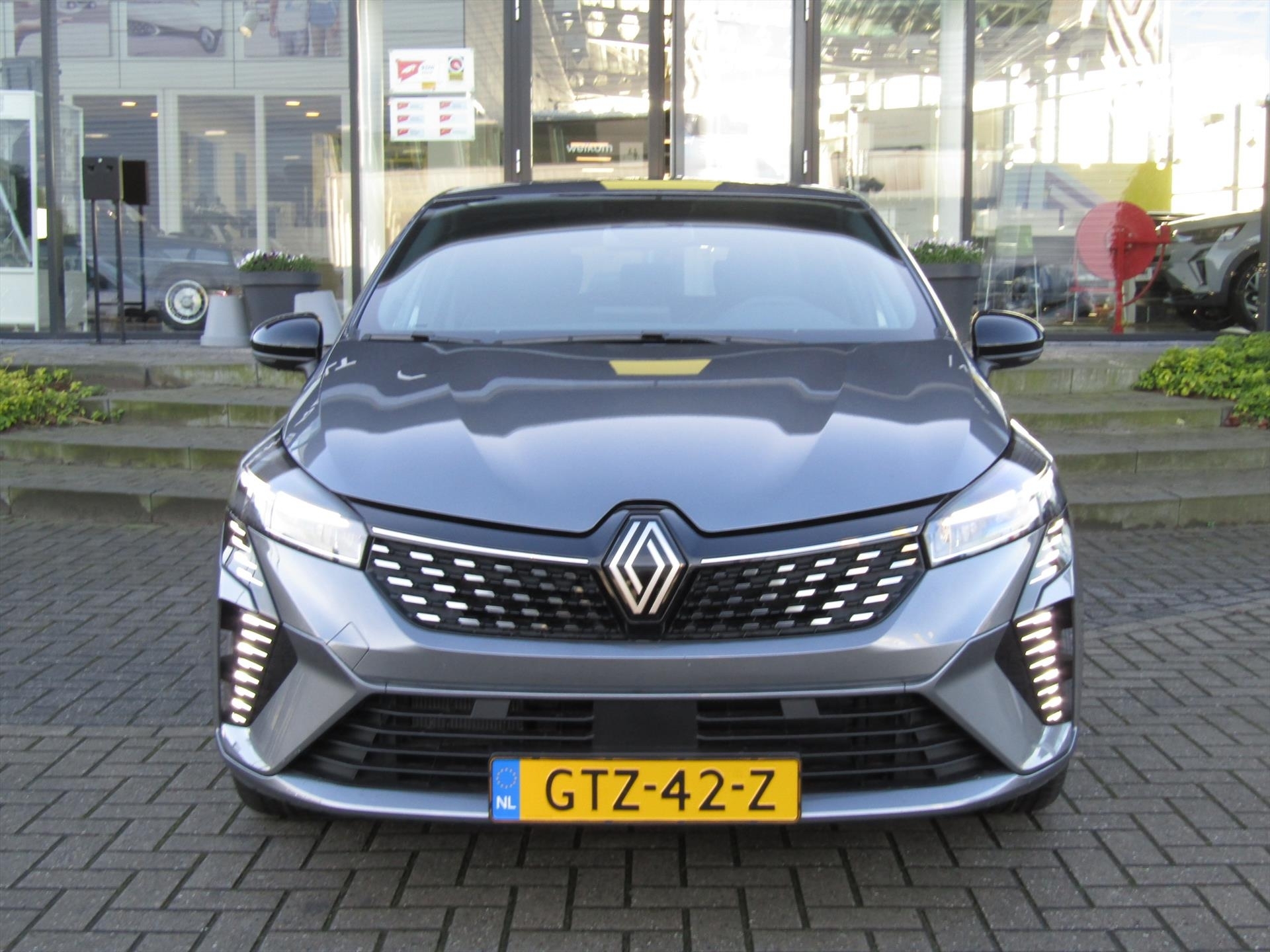 RENAULT Clio 1.6 E-Tech Hybrid 145pk Techno / Navigatie 9,3'' / Camera / Stoel-Stuurverwarming