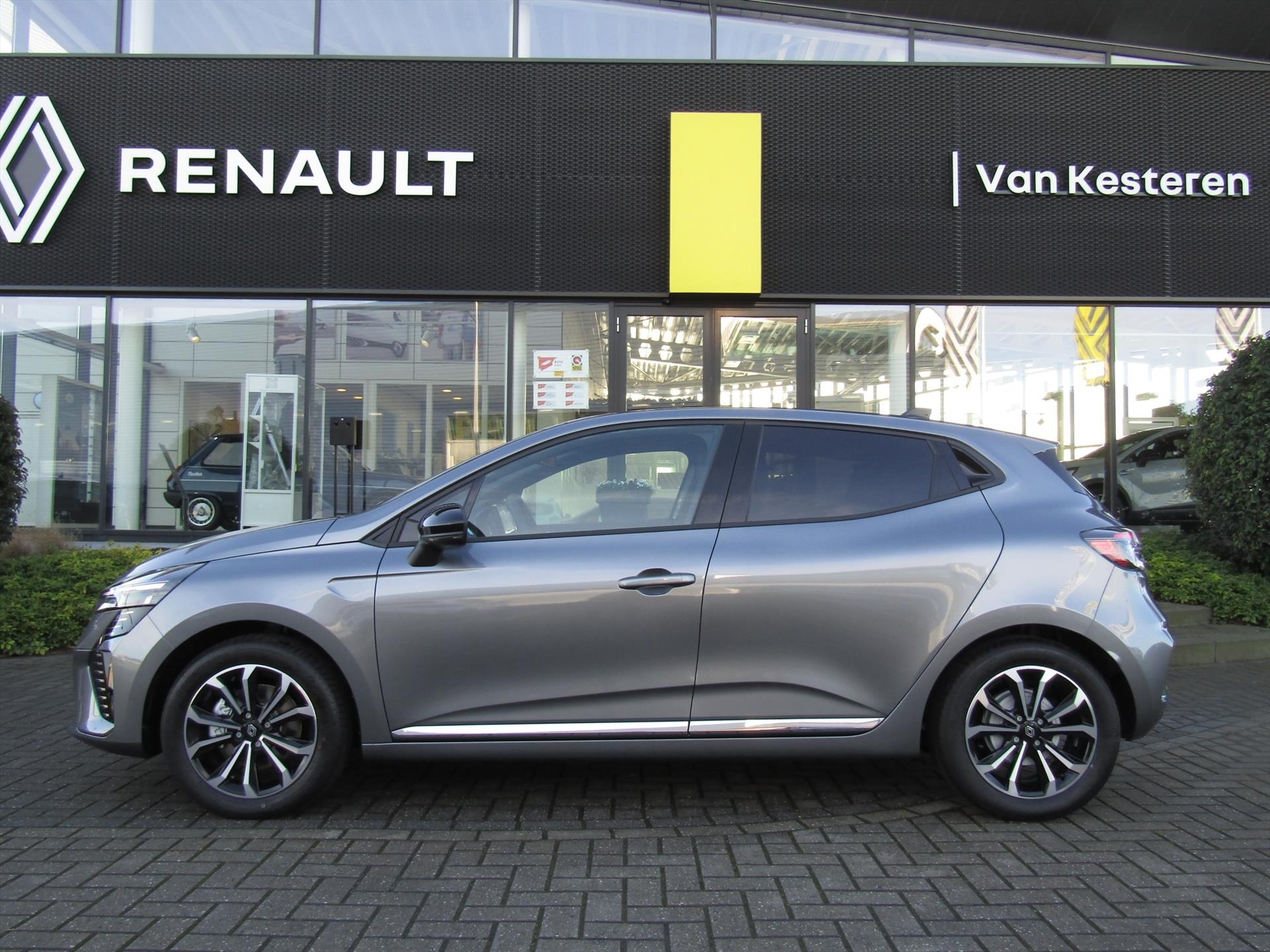 RENAULT Clio 1.6 E-Tech Hybrid 145pk Techno / Navigatie 9,3'' / Camera / Stoel-Stuurverwarming