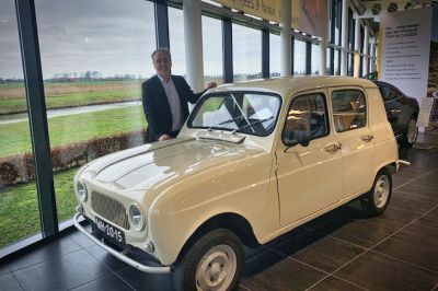 NOSTALGIE IN ONZE SHOWROOM: RENAULT 4 UIT 1963