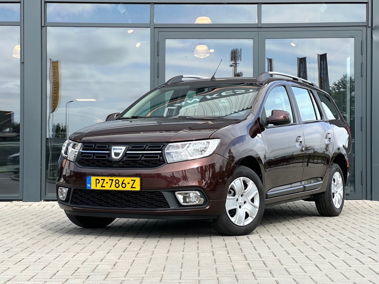 DACIA Logan Mcv 0.9  Bi-Fuel Lauréate | NAV | C.C. | Compleet dealer O.H. | NL Auto | 