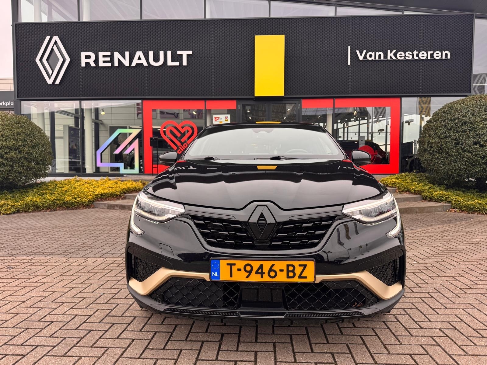 RENAULT Arkana 1.6 E-TECH Hybrid E-Tech Engineered / Trekhaak / Camera / Stoelverwarming