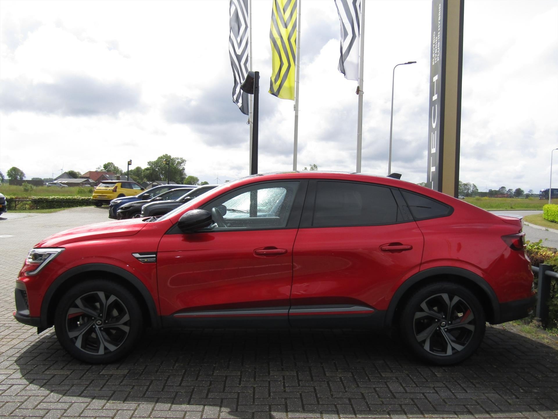 Renault Arkana RS LIne Full Hybrid 145  Trekhaak / Schuif-Kanteldak / All Seasonbanden / Achterspoiler  