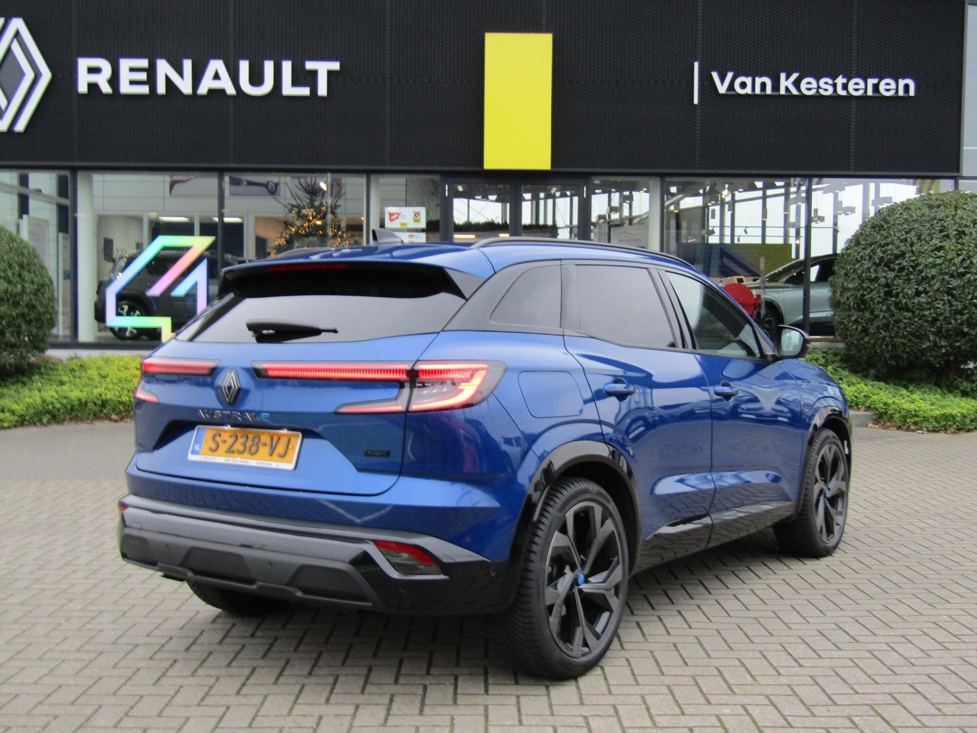 RENAULT Austral 1.2 E-Tech Full Hybrid 200pk Iconic esprit Alpine / Elektr. wegklapbare trekhaak / Panoramadak 