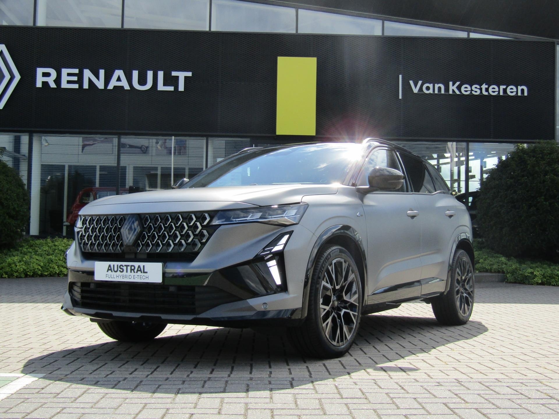 RENAULT Austral 1.2 Full Hybrid E-Tech 200pk Iconic esprit Alpine / Panoramadak / 4Control*Uit voorraad Leverbaar*