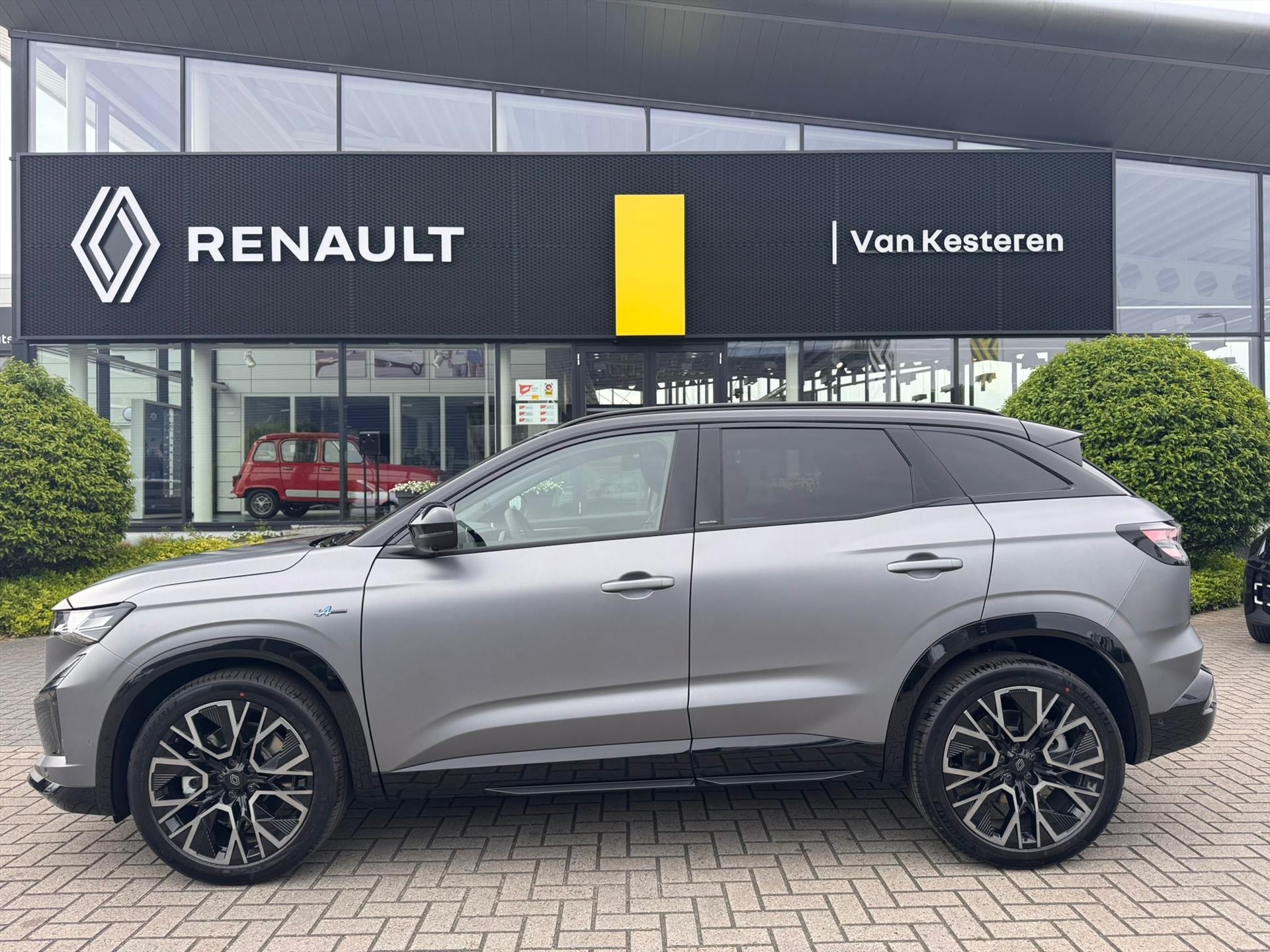 RENAULT Austral 1.2 Full Hybrid E-Tech 200pk Iconic esprit Alpine / Panoramadak / 4Control*Uit voorraad Leverbaar*
