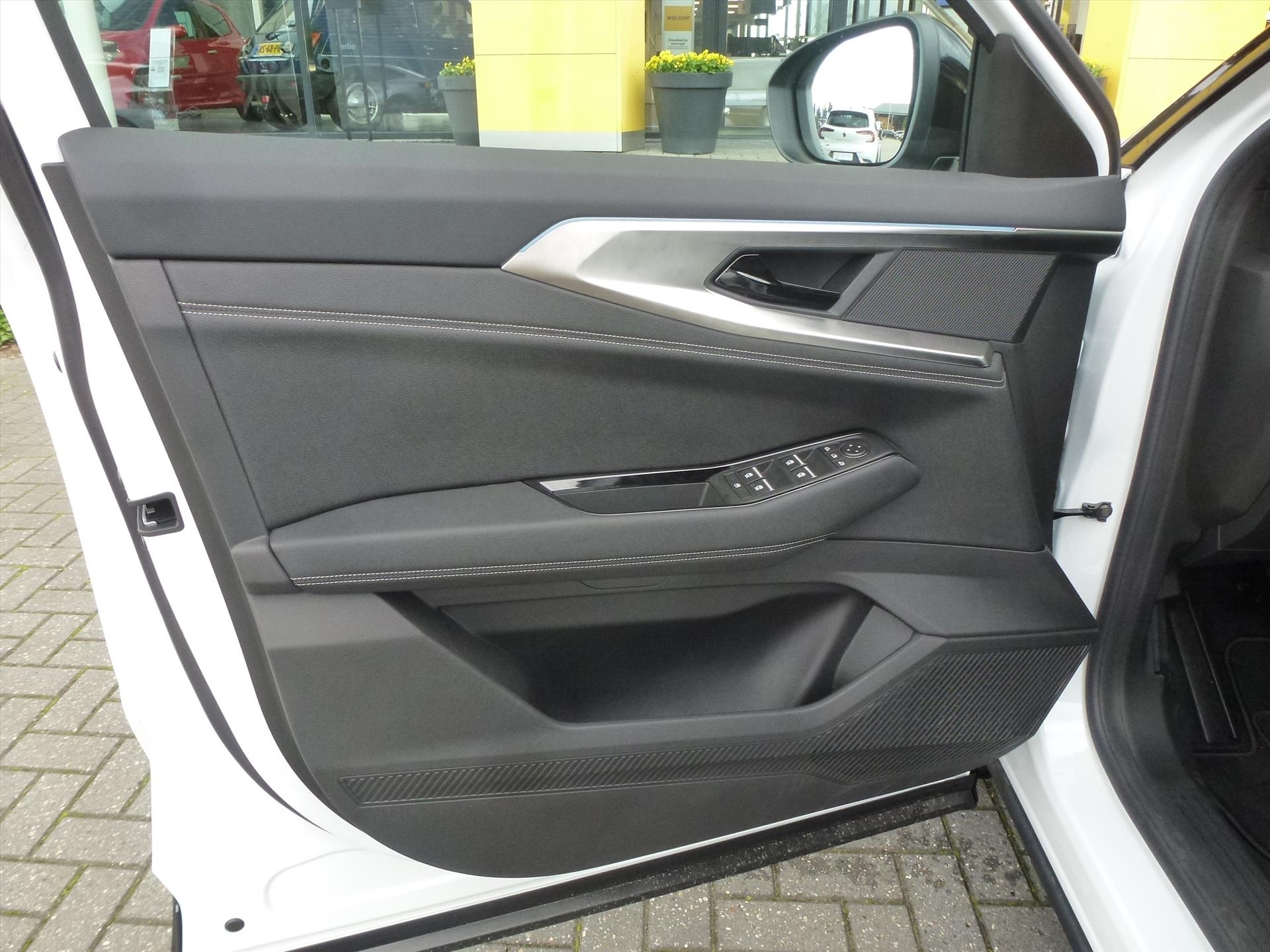 RENAULT Austral 1.2 Mild Hybrid Advanced 130pk Techno / Trekhaak / Navigatie / Camera / Pack Winter / 4-S Banden