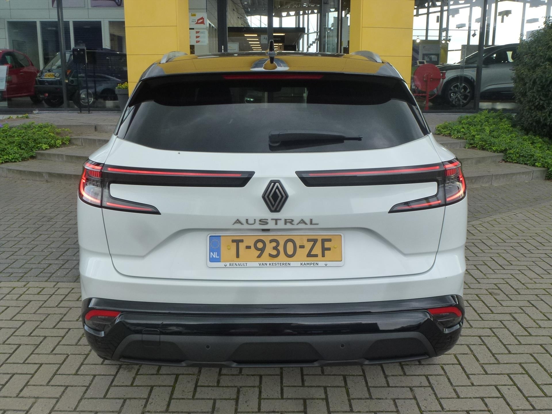 Renault Austral Techno Mild Hybrid130 / El. achterklep /Trekhaak / All Season banden / Stoelverw. / Adapt. Cruise Control