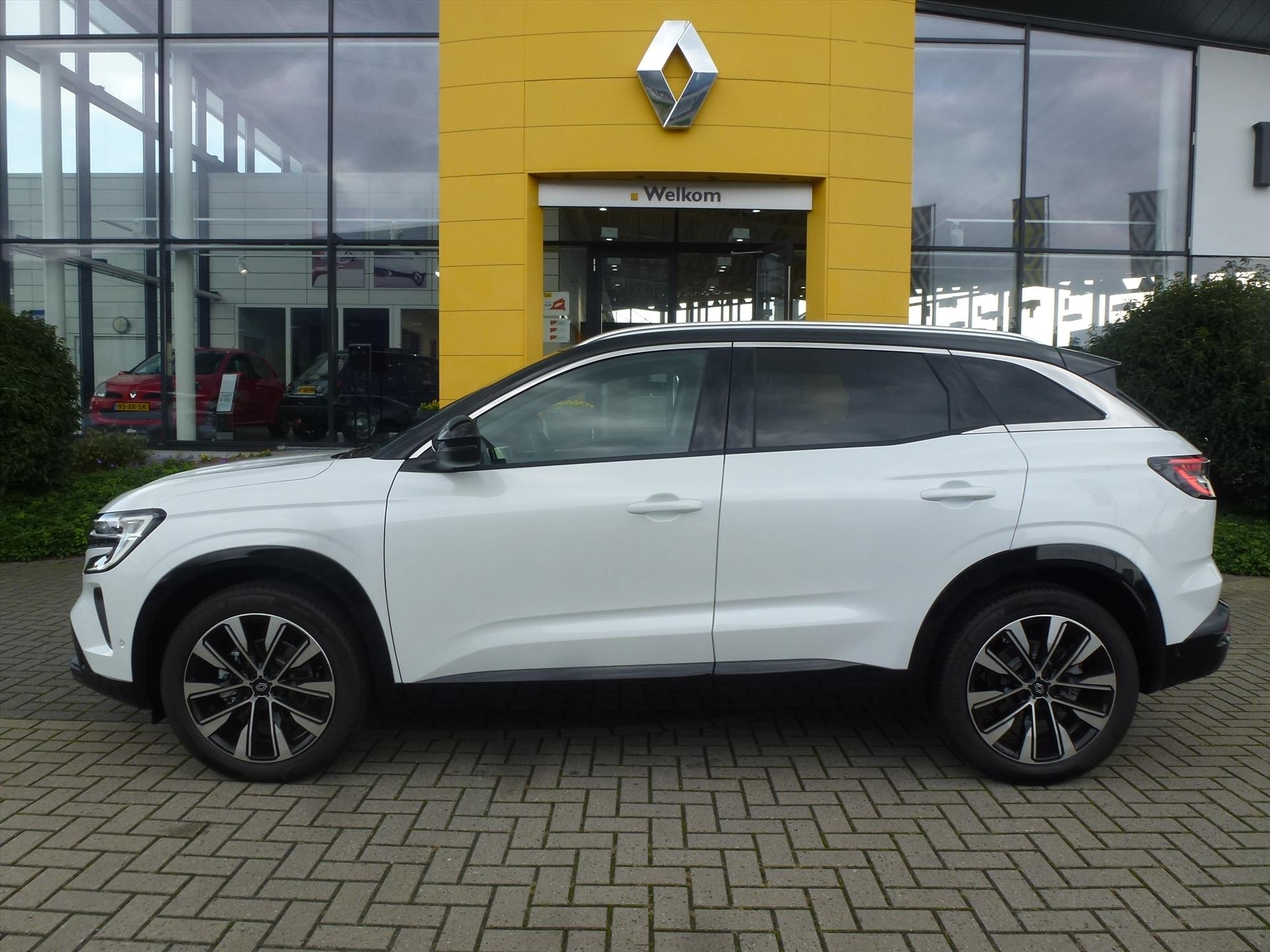 Renault Austral Techno Mild Hybrid130 / El. achterklep /Trekhaak / All Season banden / Stoelverw. / Adapt. Cruise Control