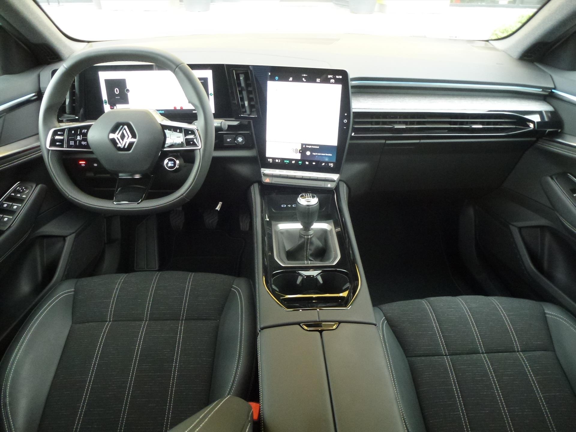 Renault Austral Techno Mild Hybrid130 / El. achterklep /Trekhaak / All Season banden / Stoelverw. / Adapt. Cruise Control