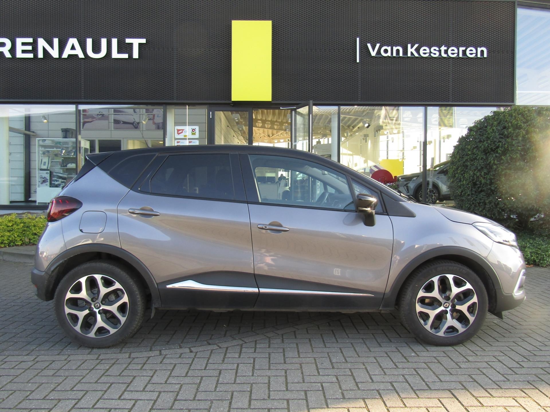 Renault Captur 1.3 TCe 150pk EDC Intens / Navigatie / All season banden / Zeer Compleet