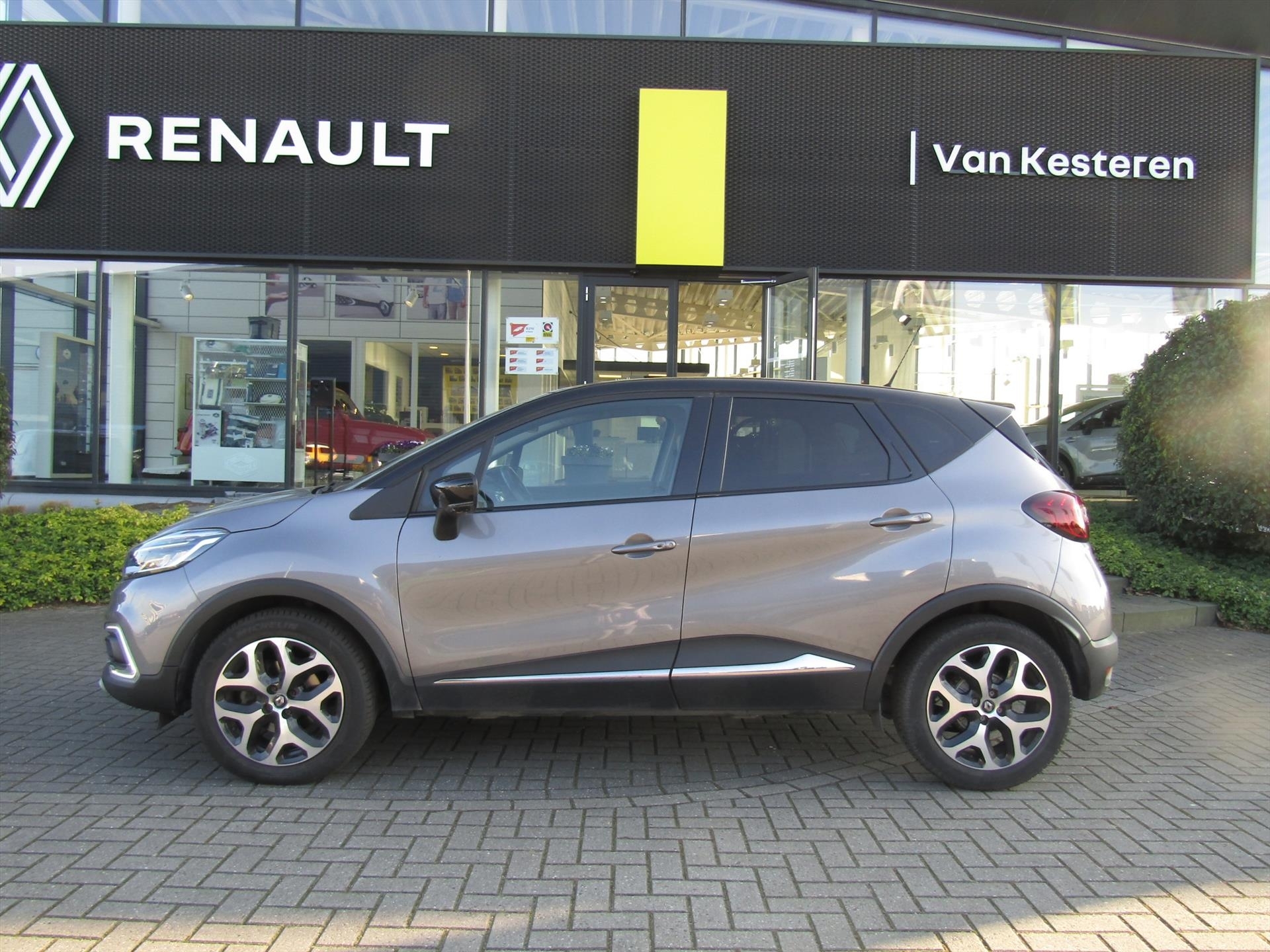 Renault Captur 1.3 TCe 150pk EDC Intens / Navigatie / All season banden / Zeer Compleet