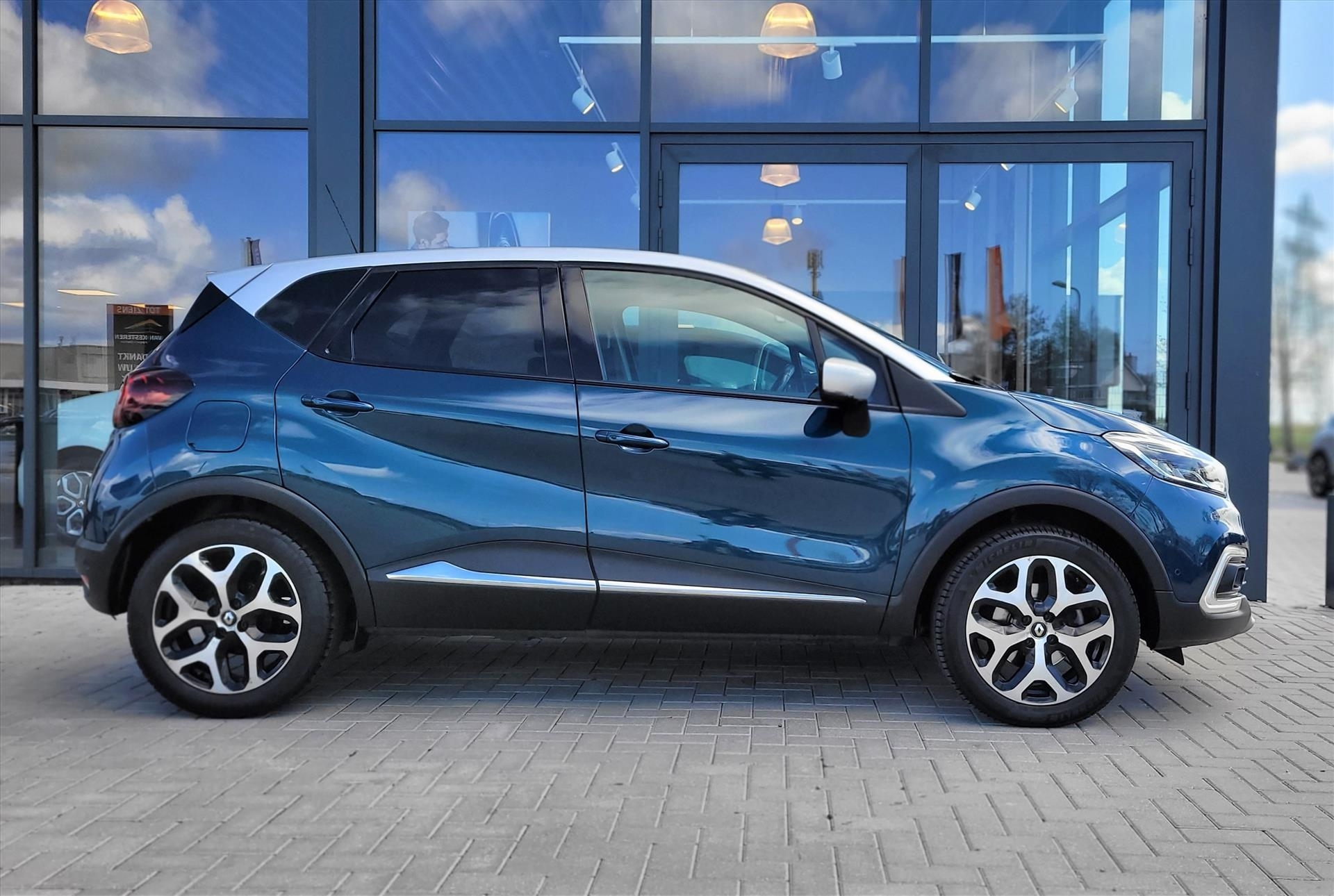 RENAULT Captur dCi 90pk Intens / Trekhaak / Navigatie / Camera / Compleet dealer O.H.