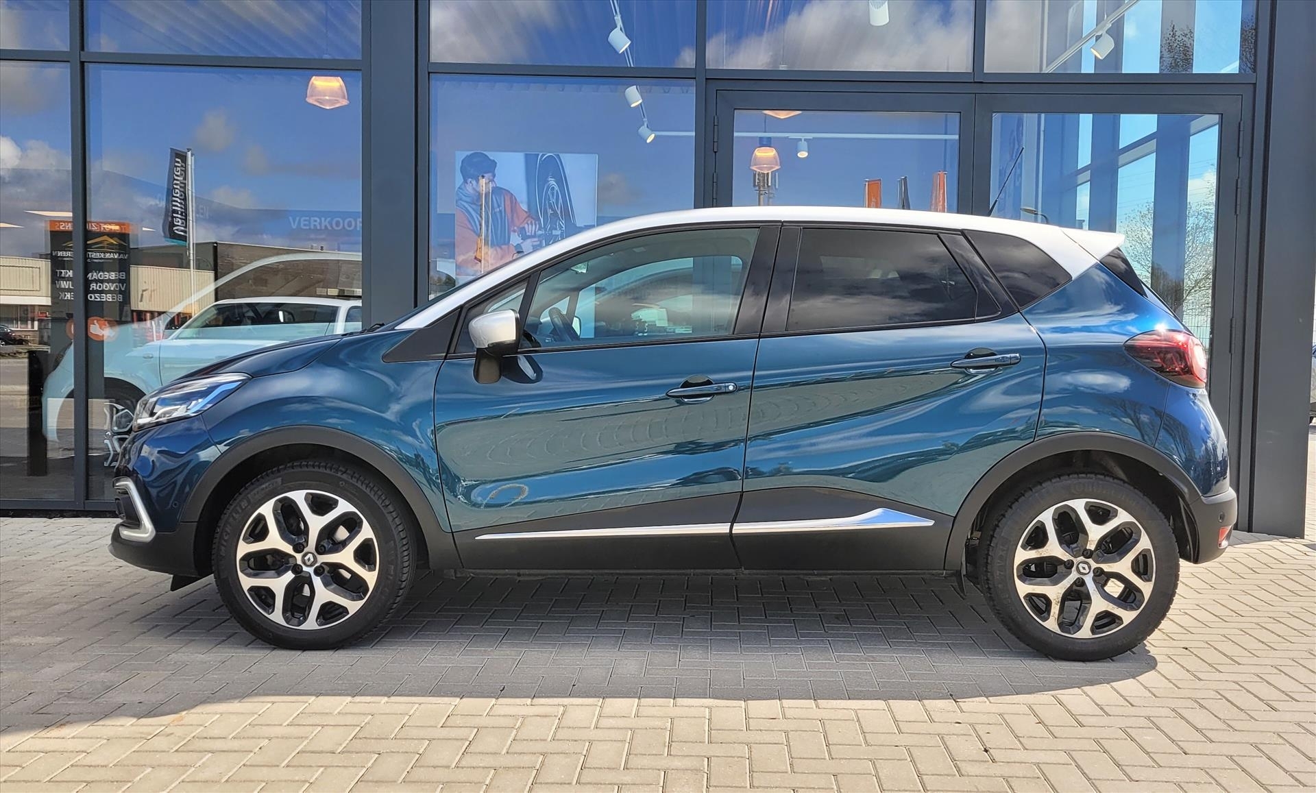 RENAULT Captur dCi 90pk Intens / Trekhaak / Navigatie / Camera / Compleet dealer O.H.
