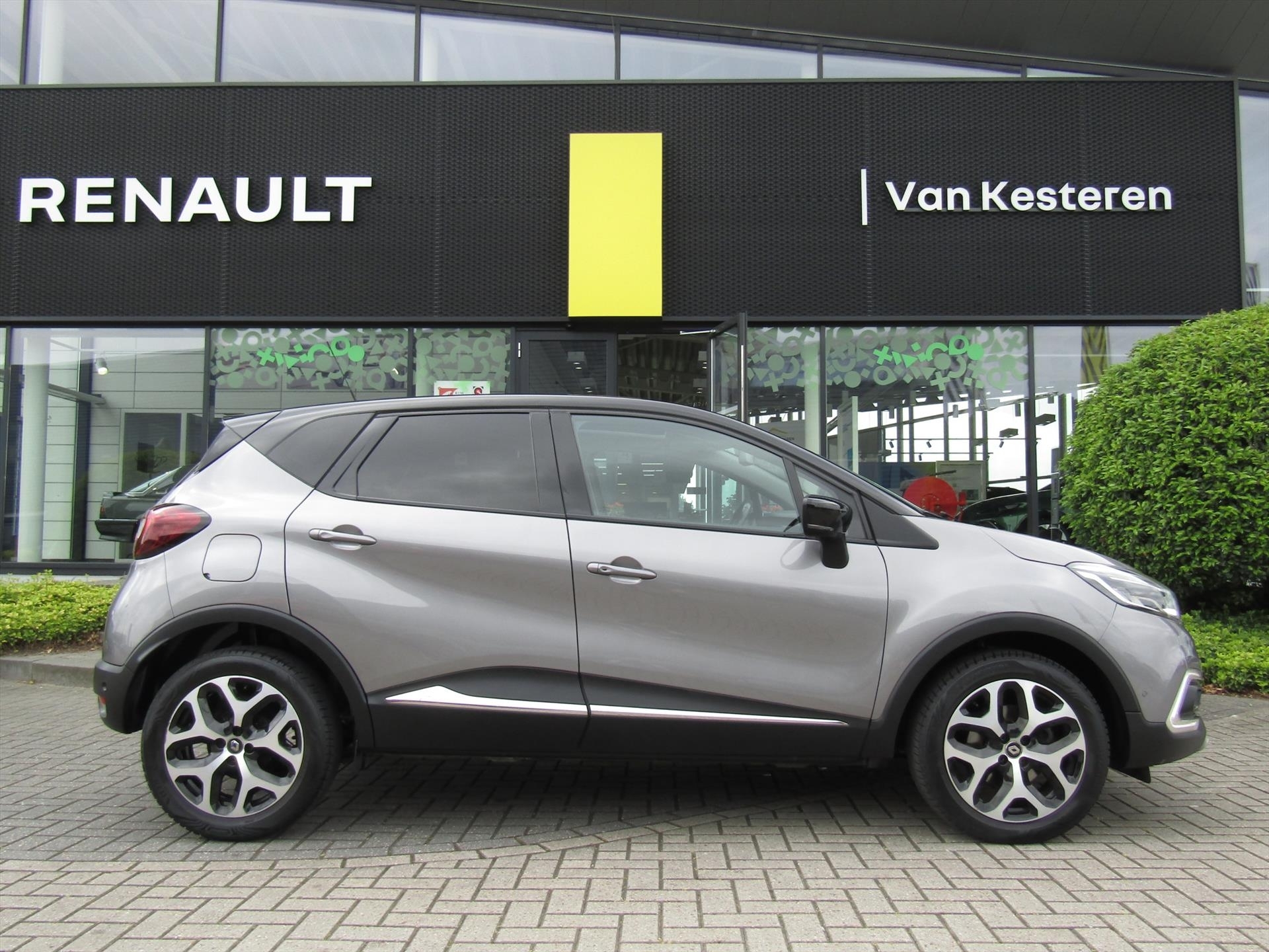 Renault Captur dCi 90pk Intens / Trekhaak / Panoramadak / Navigatie / Camera / Blindspot Warning