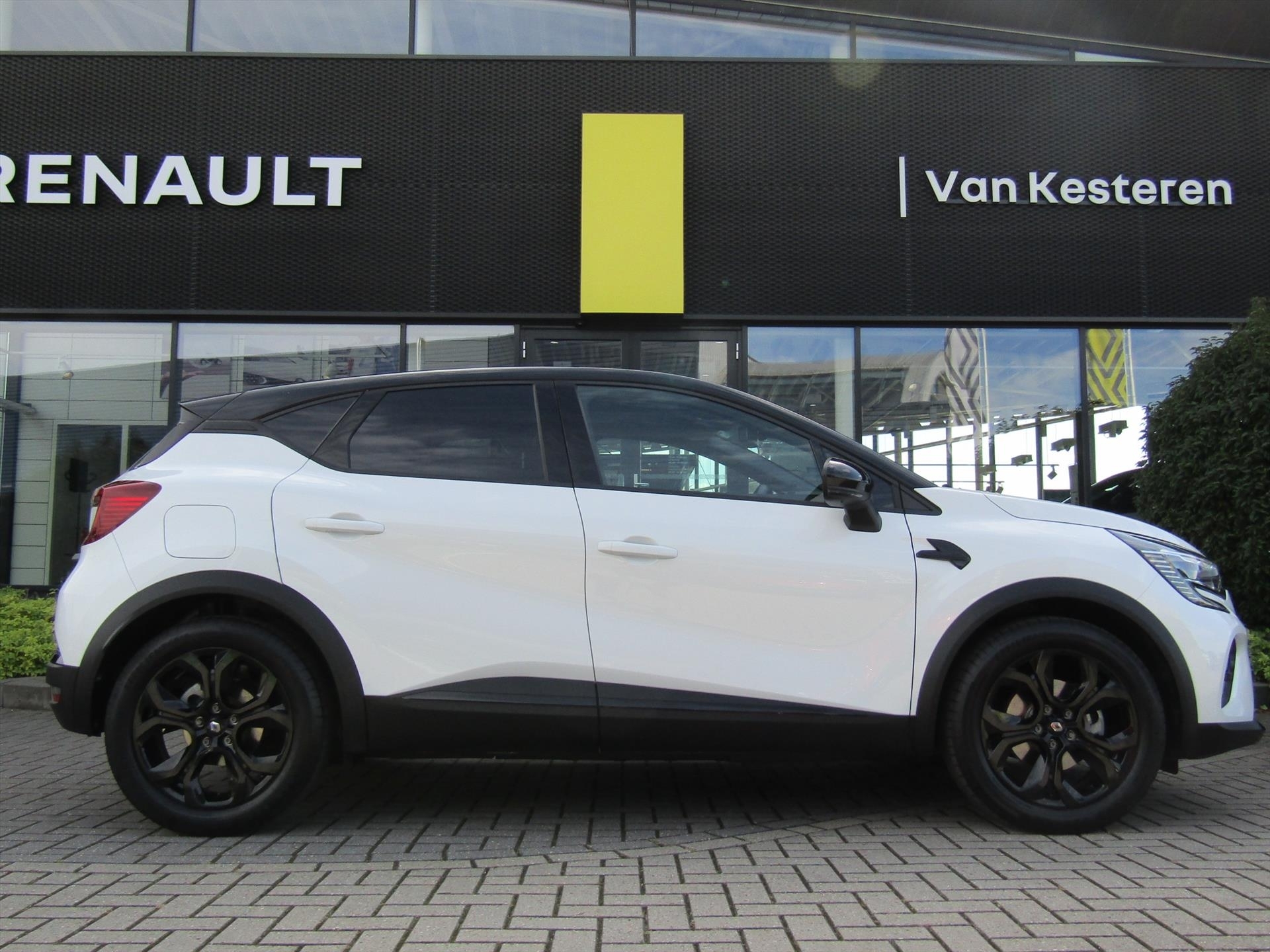 RENAULT Captur E-Tech Hybrid 145pk Aut Rive Gauche / Trekhaak / Navigatie / Camera / 1e eigenaar / Nieuwstaat