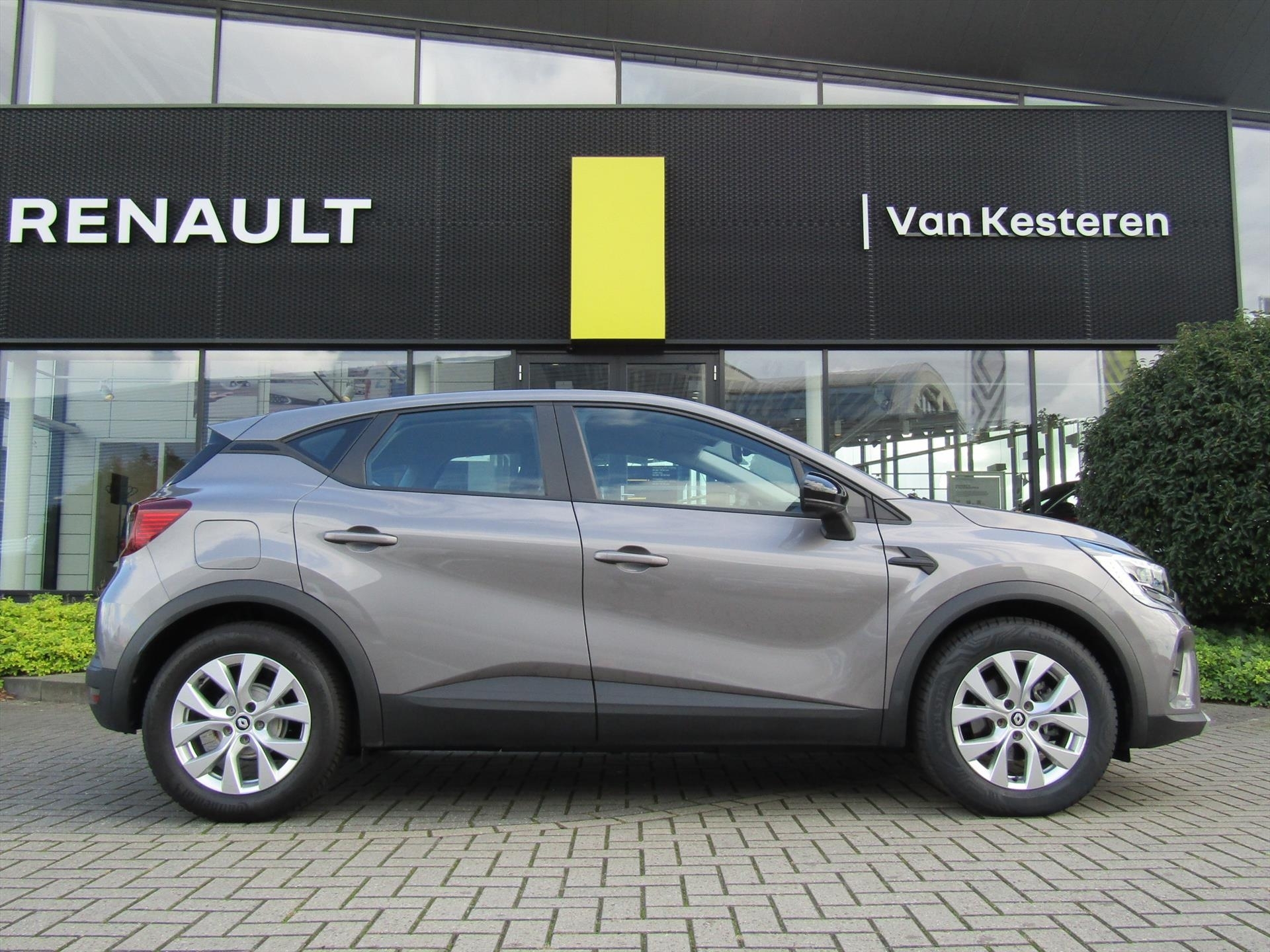 RENAULT Captur E-Tech Hybrid 145pk  / Trekhaak / Navigatie / Camera / 4 Seizoen banden