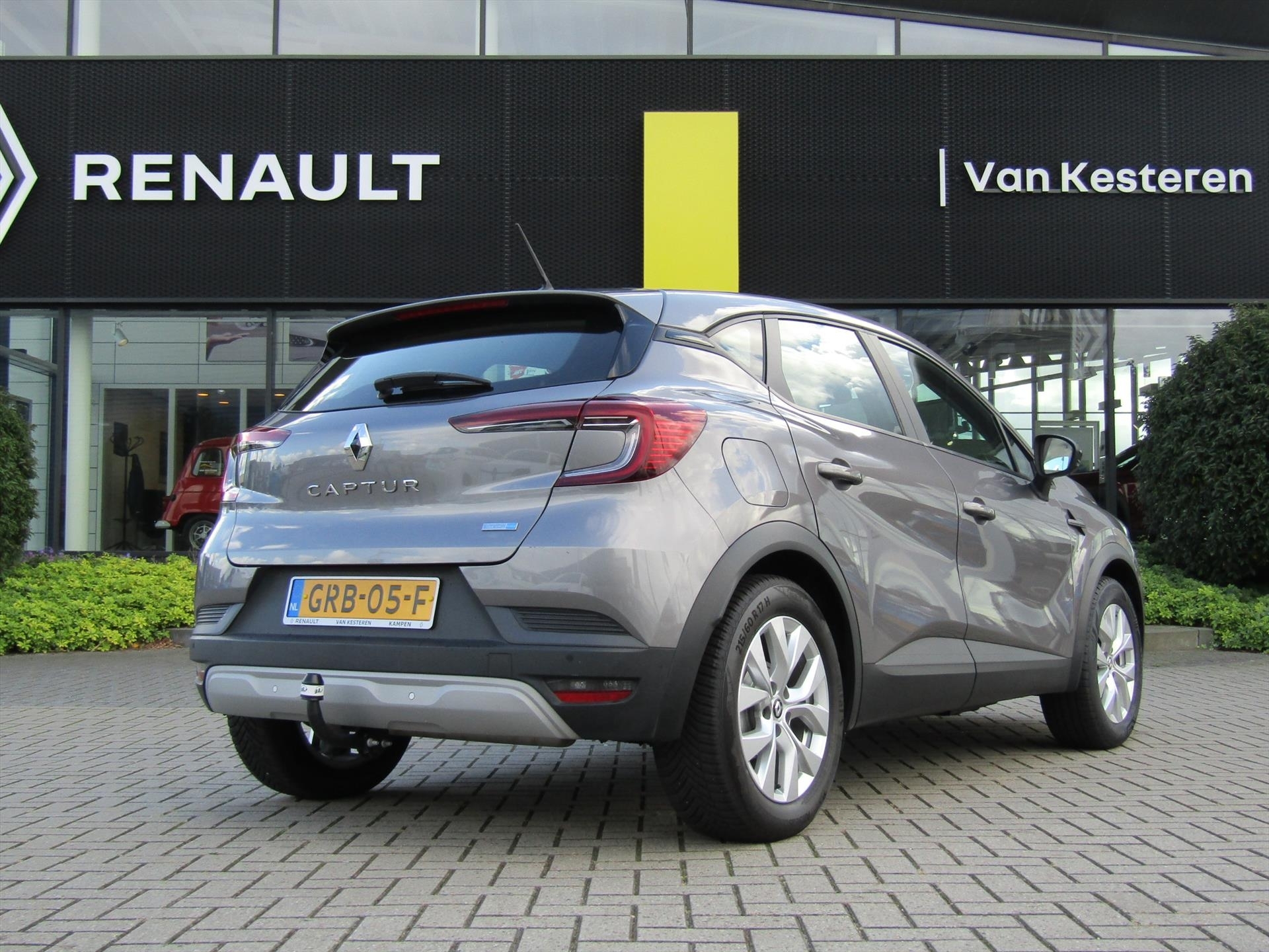 RENAULT Captur E-Tech Hybrid 145pk  / Trekhaak / Navigatie / Camera / 4 Seizoen banden
