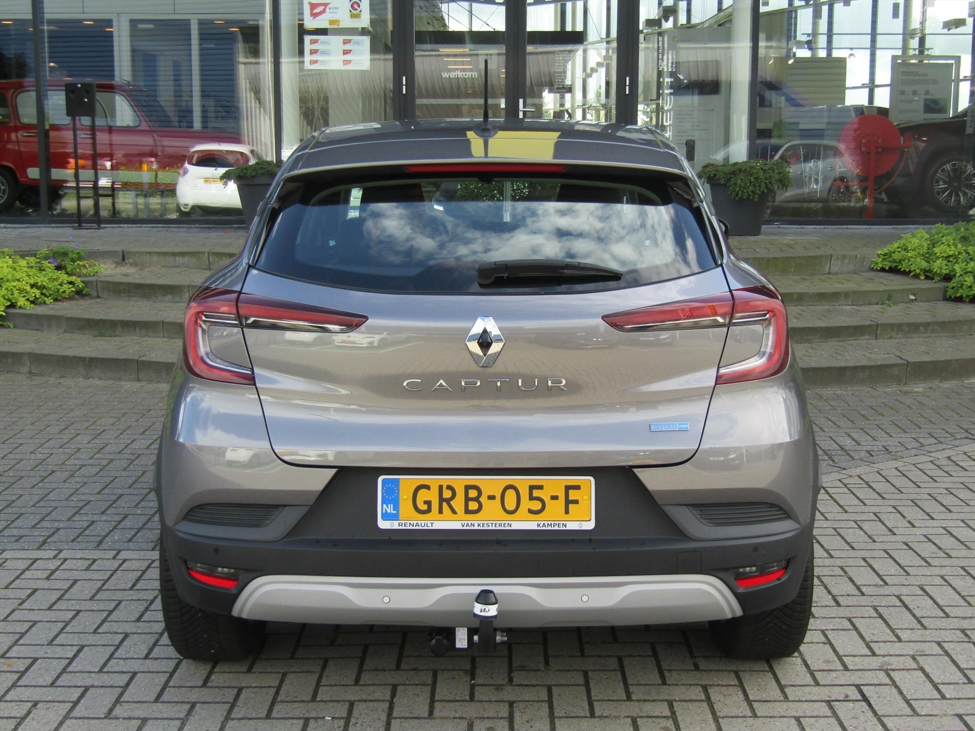 RENAULT Captur E-Tech Hybrid 145pk  / Trekhaak / Navigatie / Camera / 4 Seizoen banden