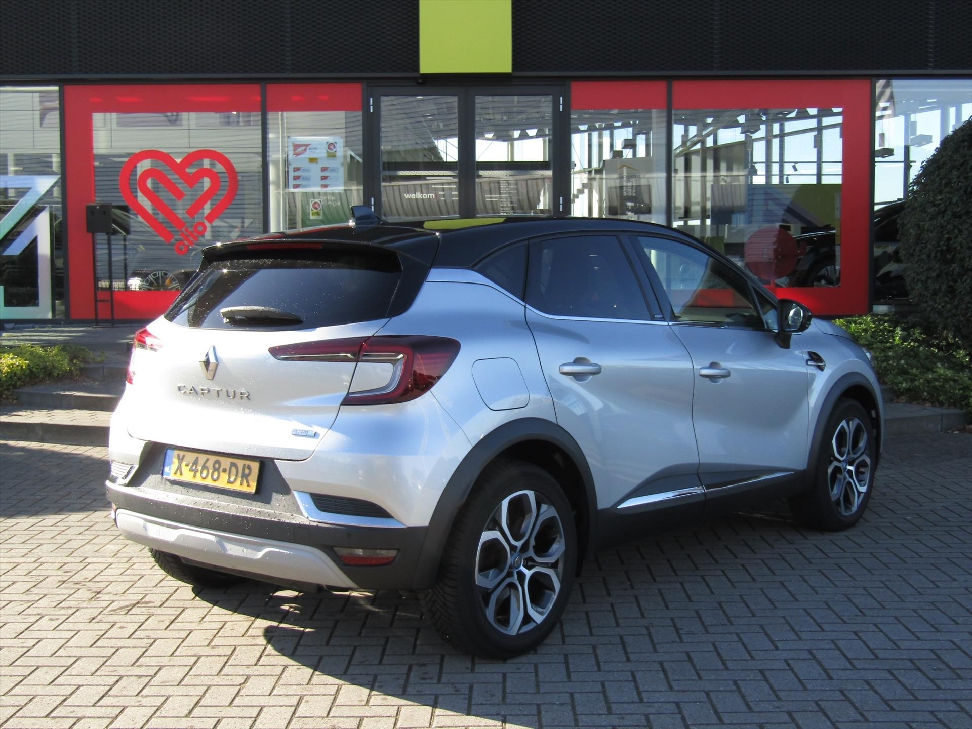 RENAULT Captur E-Tech Plug-In Hybrid 160pk Intens / Navigatie / Camera / 4 Seizoensbanden 