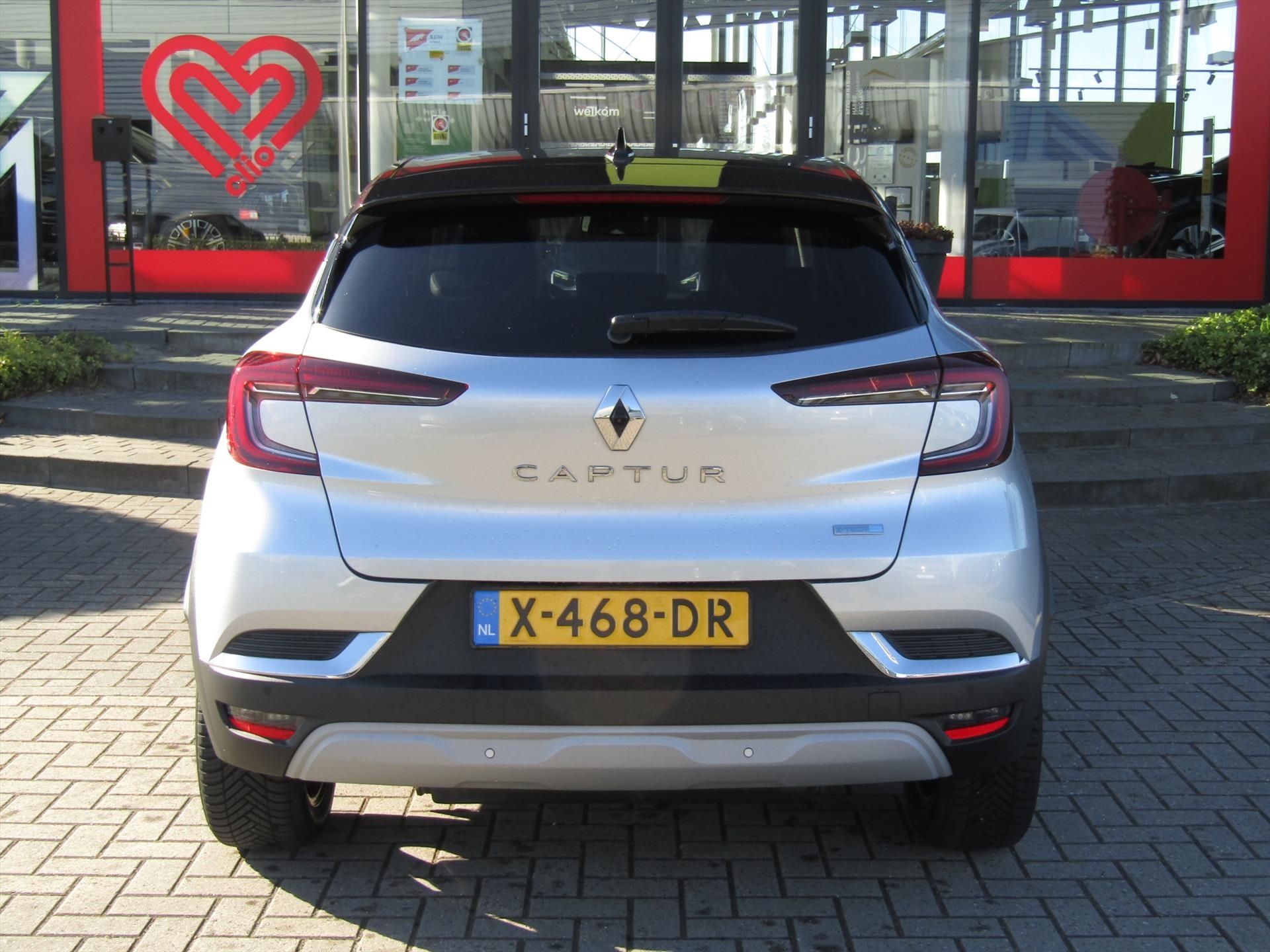 RENAULT Captur E-Tech Plug-In Hybrid 160pk Intens / Navigatie / Camera / 4 Seizoensbanden 