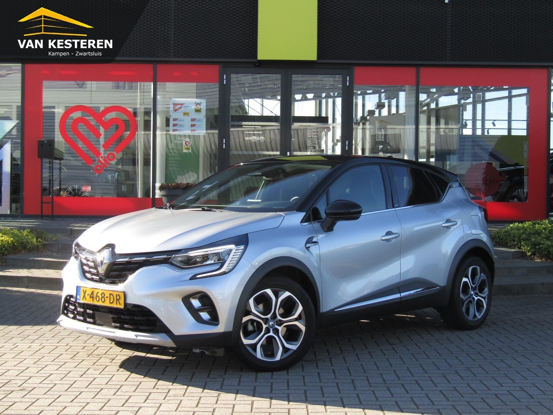 RENAULT Captur E-Tech Plug-In Hybrid 160pk Intens / Navigatie / Camera / 4 Seizoensbanden 