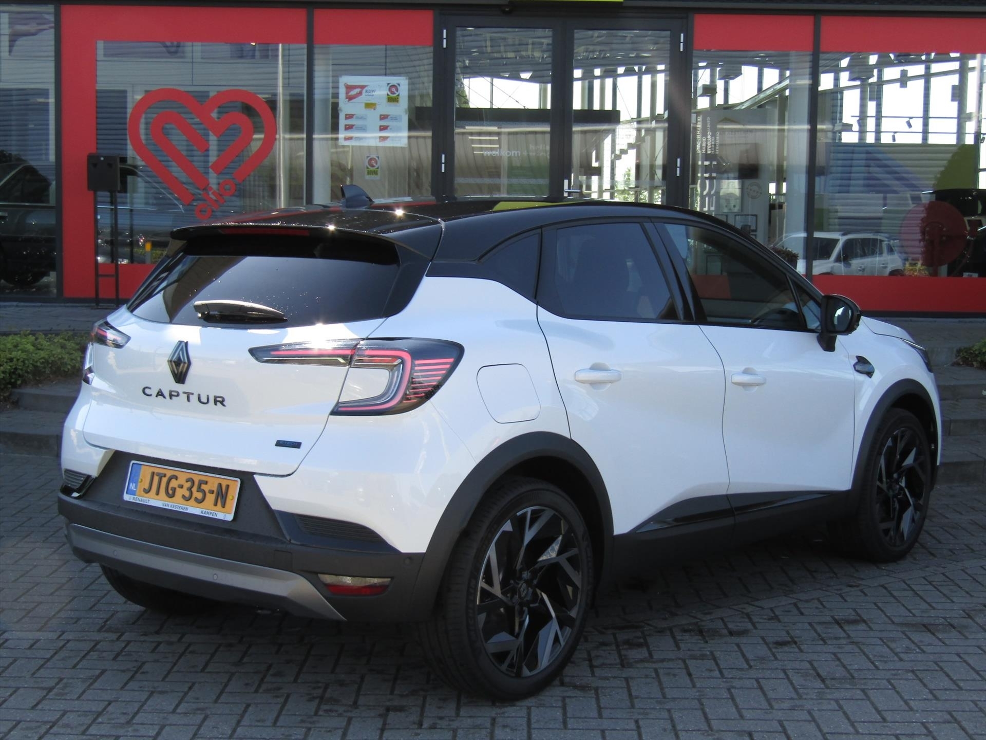 Renault Captur Esprit Alpine Hybrid 160pk / 3D-Camera / Stoel-stuurverw. / Verw. voorruit