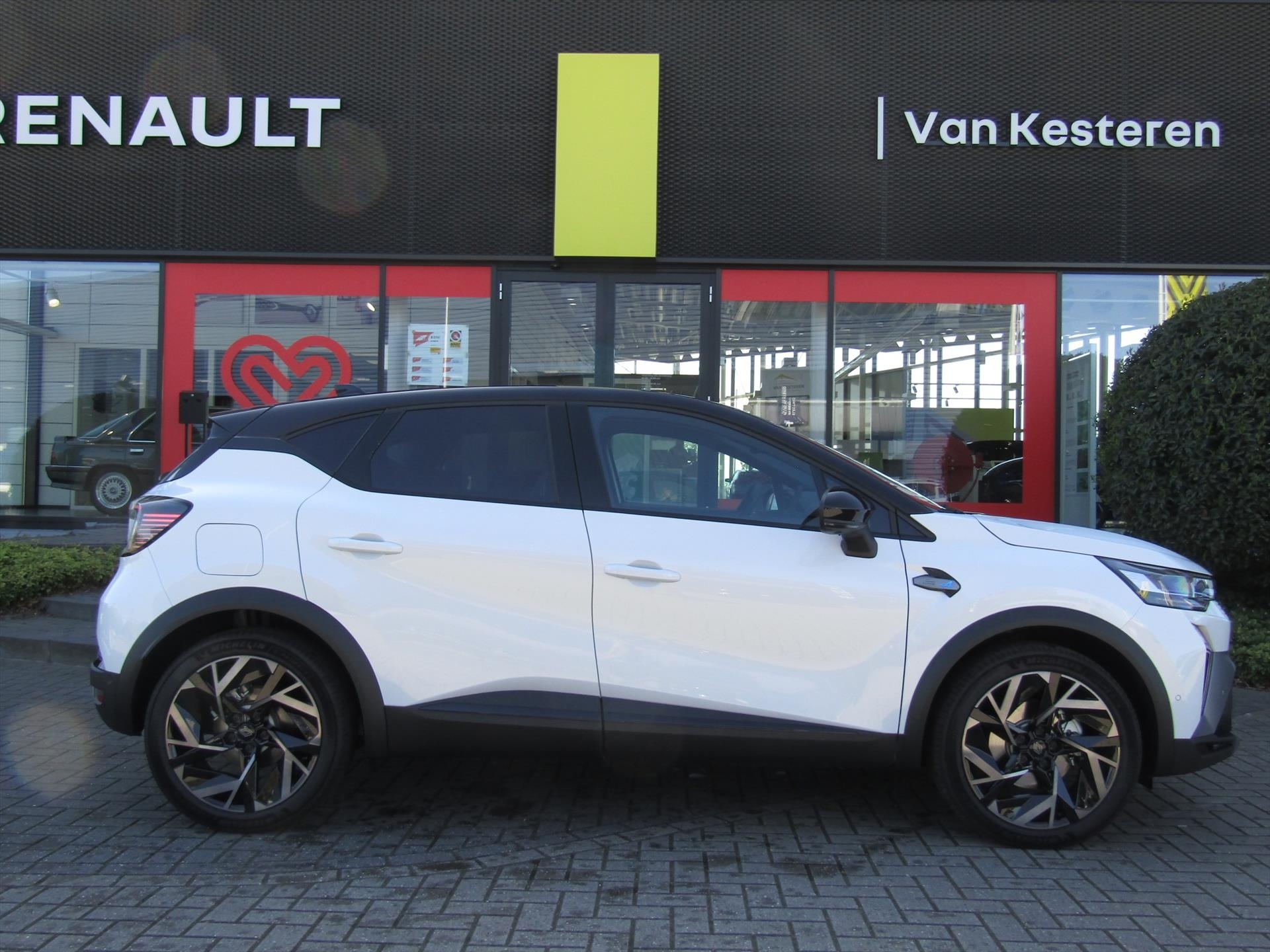 Renault Captur Esprit Alpine Hybrid 160pk / 3D-Camera / Stoel-stuurverw. / Verw. voorruit