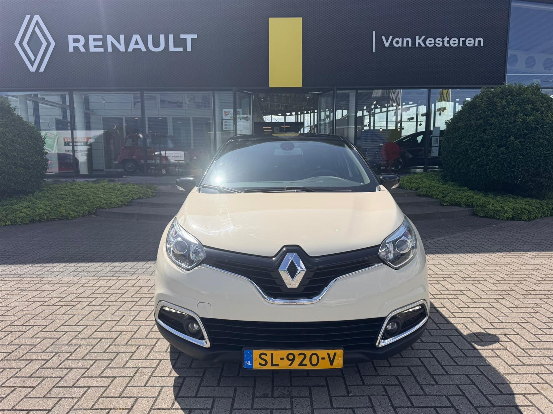 RENAULT Captur TCe 120pk EDC Dynamique / Clima / Navi / PDC / LMV