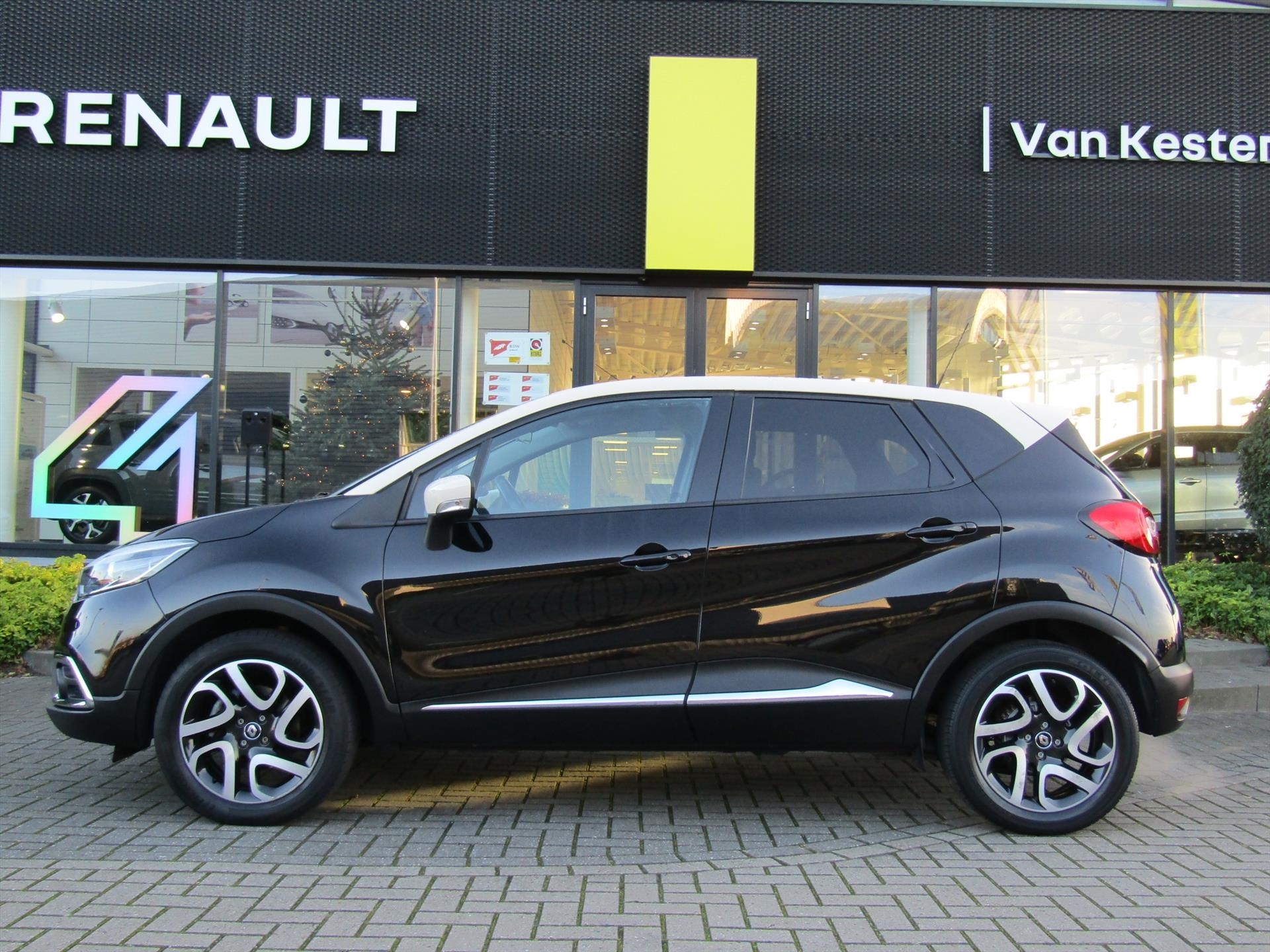 RENAULT Captur TCe 120pk EDC Xmod / Trekhaak / Navigatie / Camera / Stoelverwarming