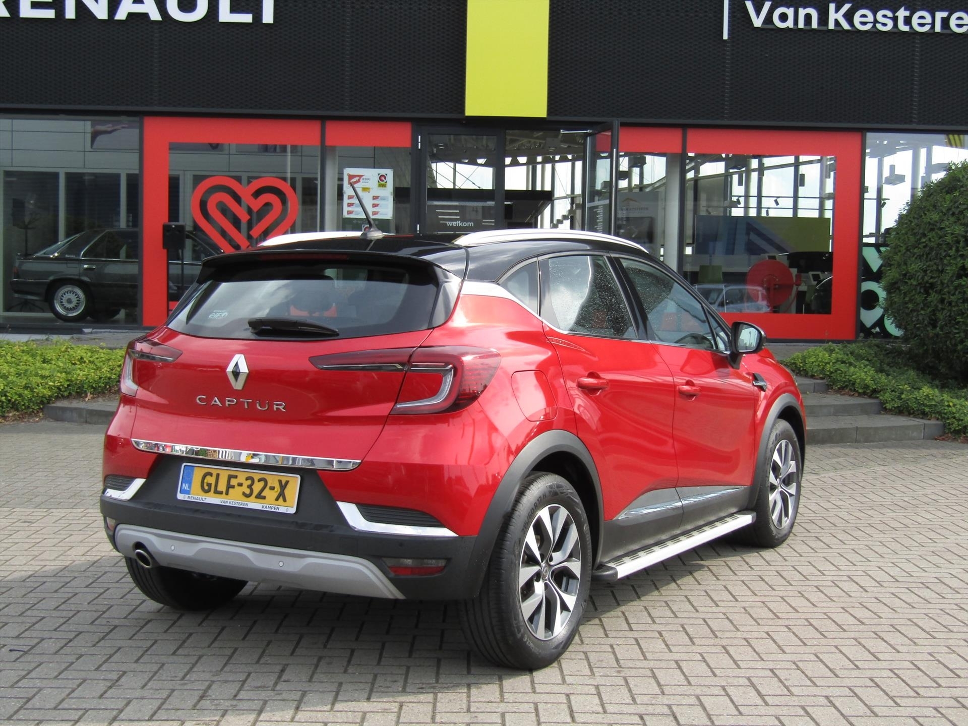 RENAULT Captur TCe 130pk GPF EDC Intens / Navigatie / Camera / Blindspot / Adaptive Cruise - Control