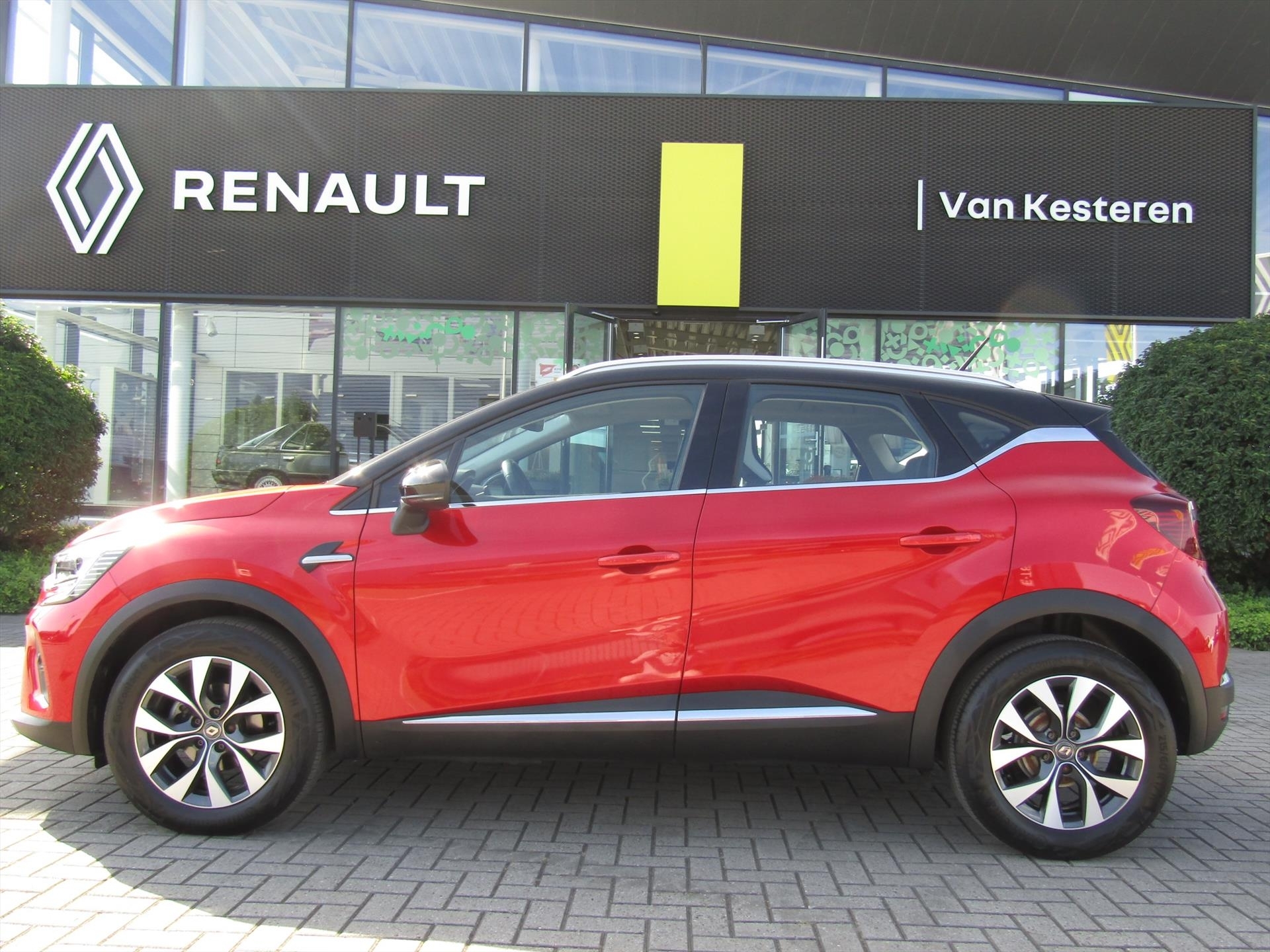 RENAULT Captur TCe 130pk GPF EDC Intens / Navigatie / Camera / Blindspot / Adaptive Cruise - Control