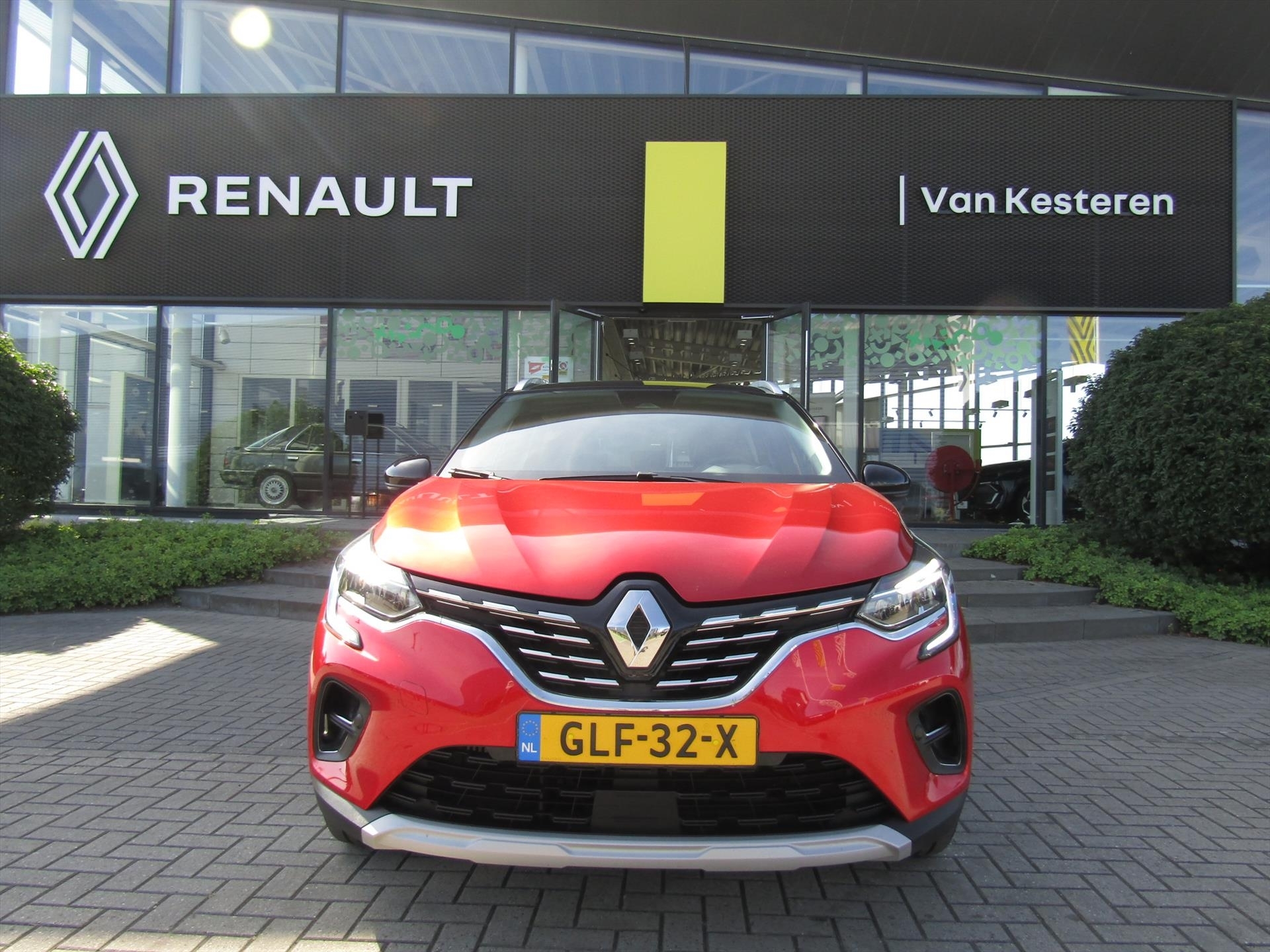 RENAULT Captur TCe 130pk GPF EDC Intens / Navigatie / Camera / Blindspot / Adaptive Cruise - Control