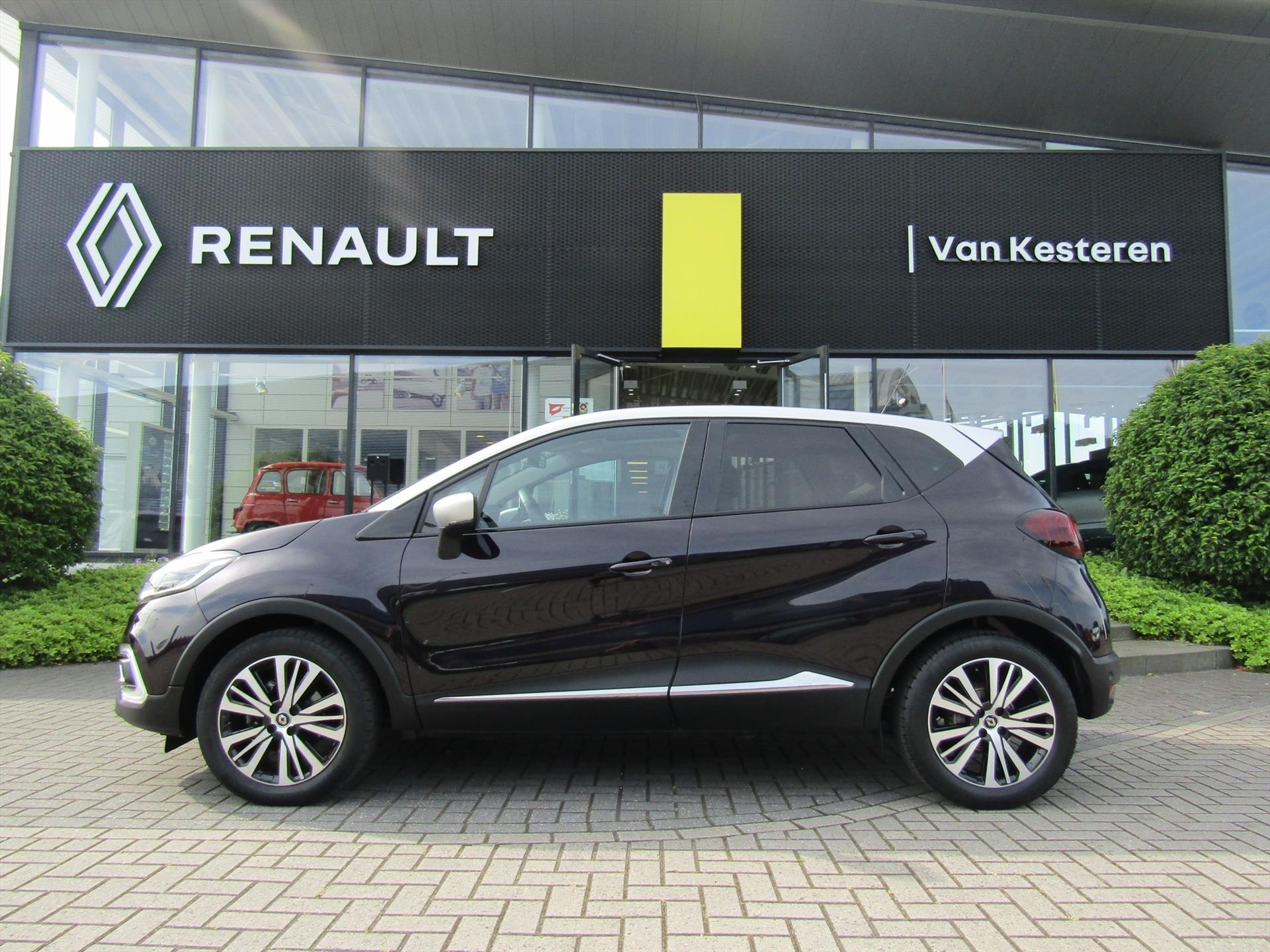RENAULT Captur TCe 150pk EDC GPF Initiale Paris / Bose / Camera Vol Leder / Trekhaak / Panoramadak / 1e eigenaar