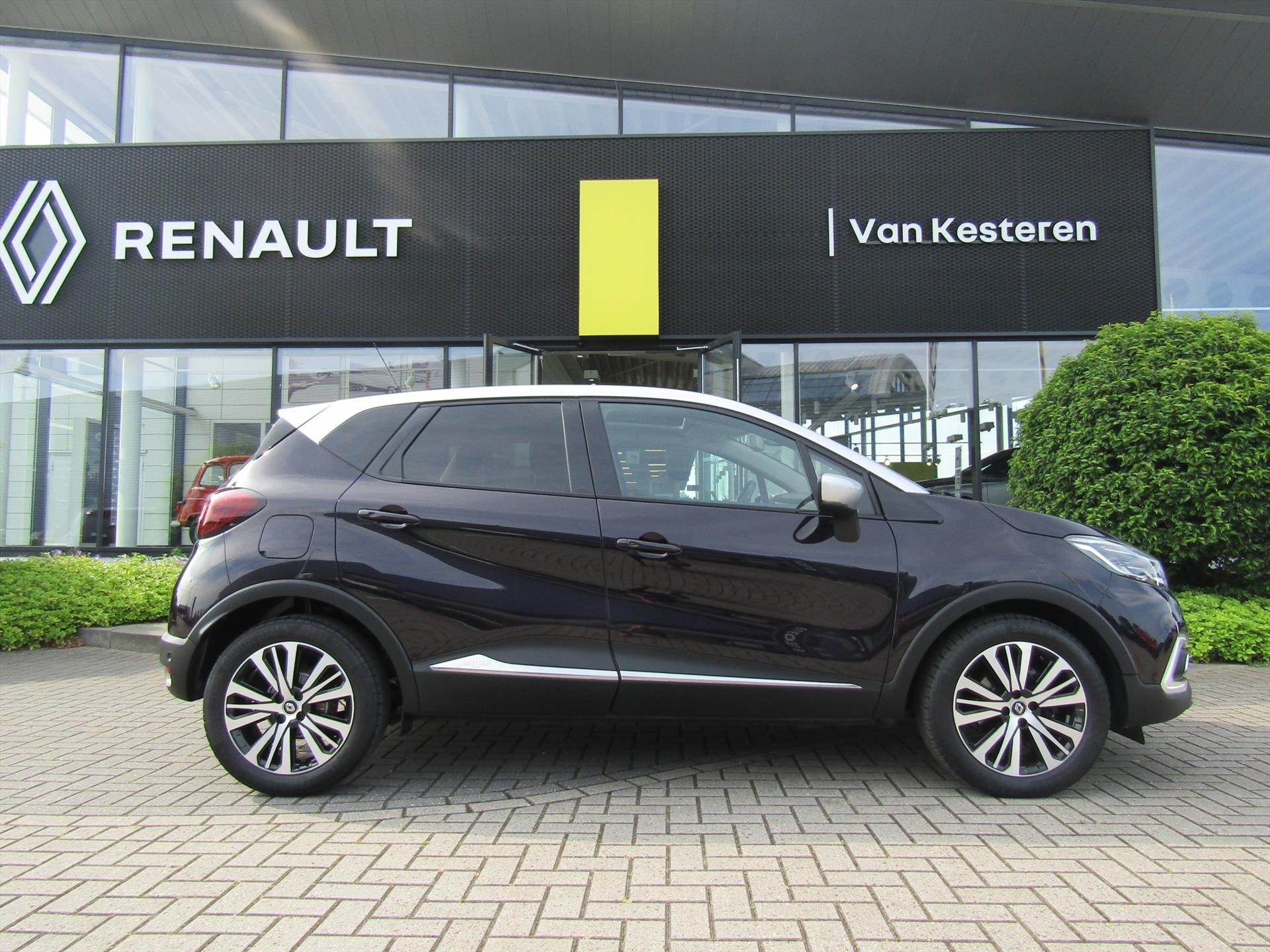 RENAULT Captur TCe 150pk EDC GPF Initiale Paris / Bose / Camera Vol Leder / Trekhaak / Panoramadak / 1e eigenaar