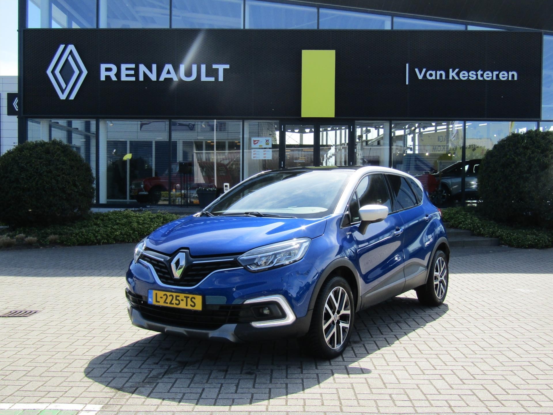 RENAULT Captur TCe 150pk EDC GPF Version S / Panoramadak / Navigatie / Camera