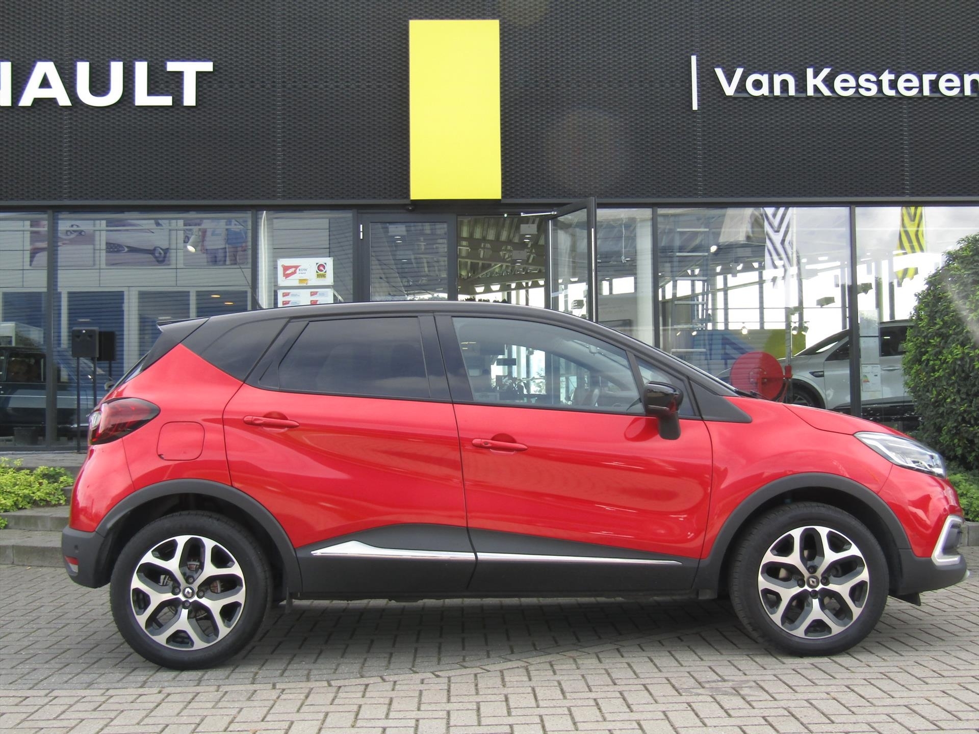 Renault Captur TCe 90 Intens / Navigatie / Camera / Blindspot Warning