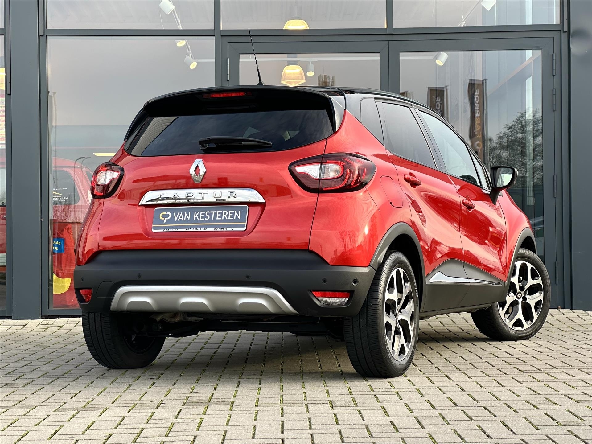 Renault Captur TCe 90  Intens / Navigatie / Camera / Blindspot Warning / Compleet dealer O.H