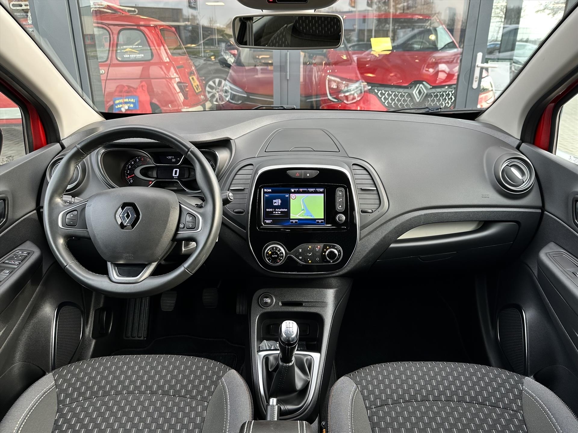 Renault Captur TCe 90  Intens / Navigatie / Camera / Blindspot Warning / Compleet dealer O.H