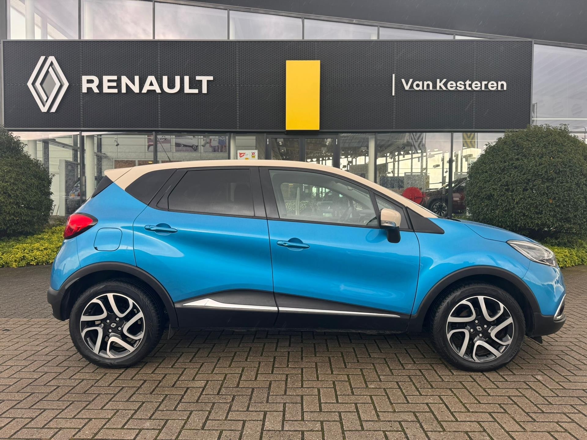 RENAULT Captur  TCe 90PK Dynamique / Navigatie / Camera / Leder / Compleet dealer O.H.
