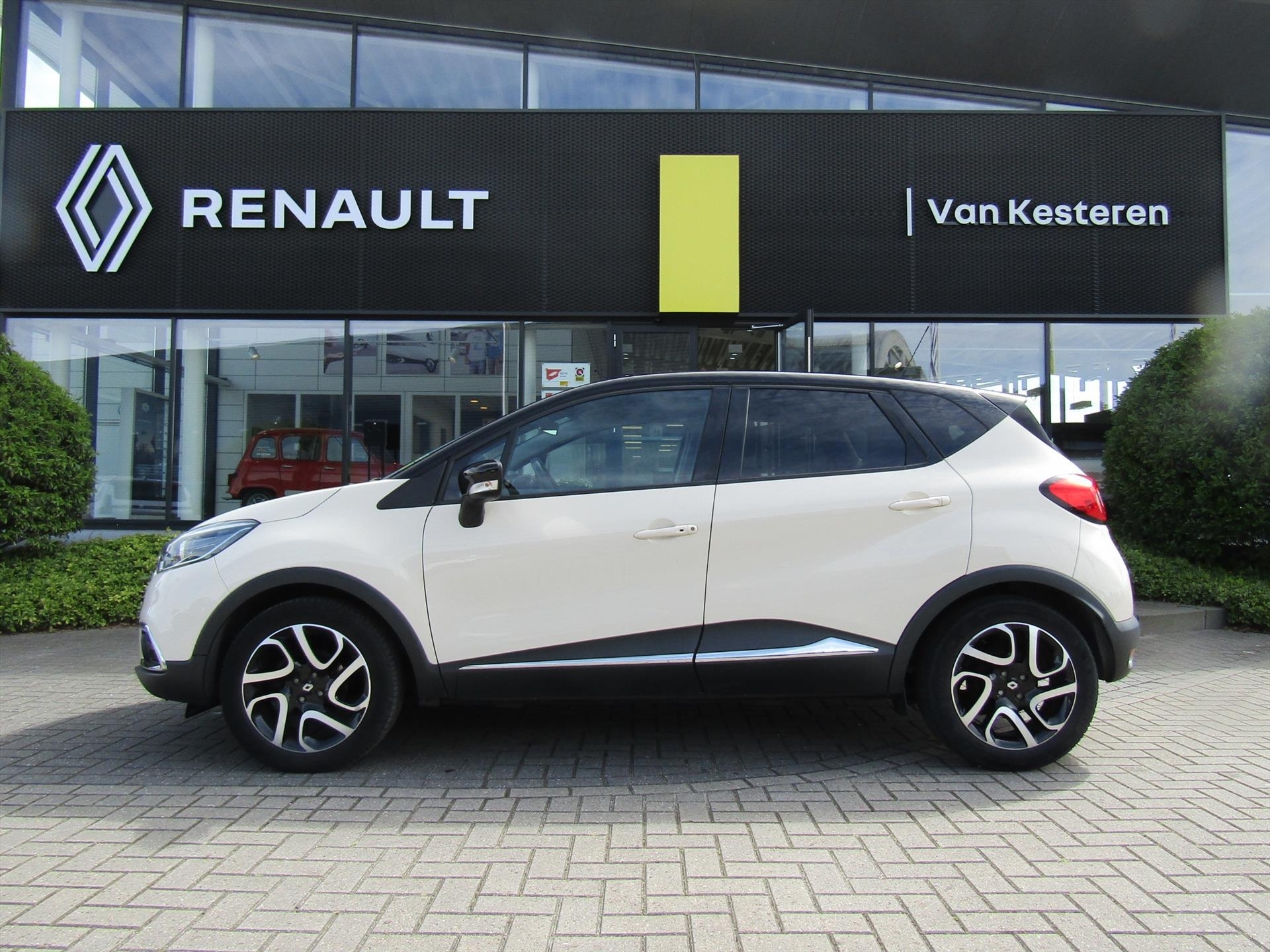 RENAULT Captur TCe 90PK Dynamique / Trekhaak / Navigatie / Camera / 1e eigenaar / Compleet dealer O.H.