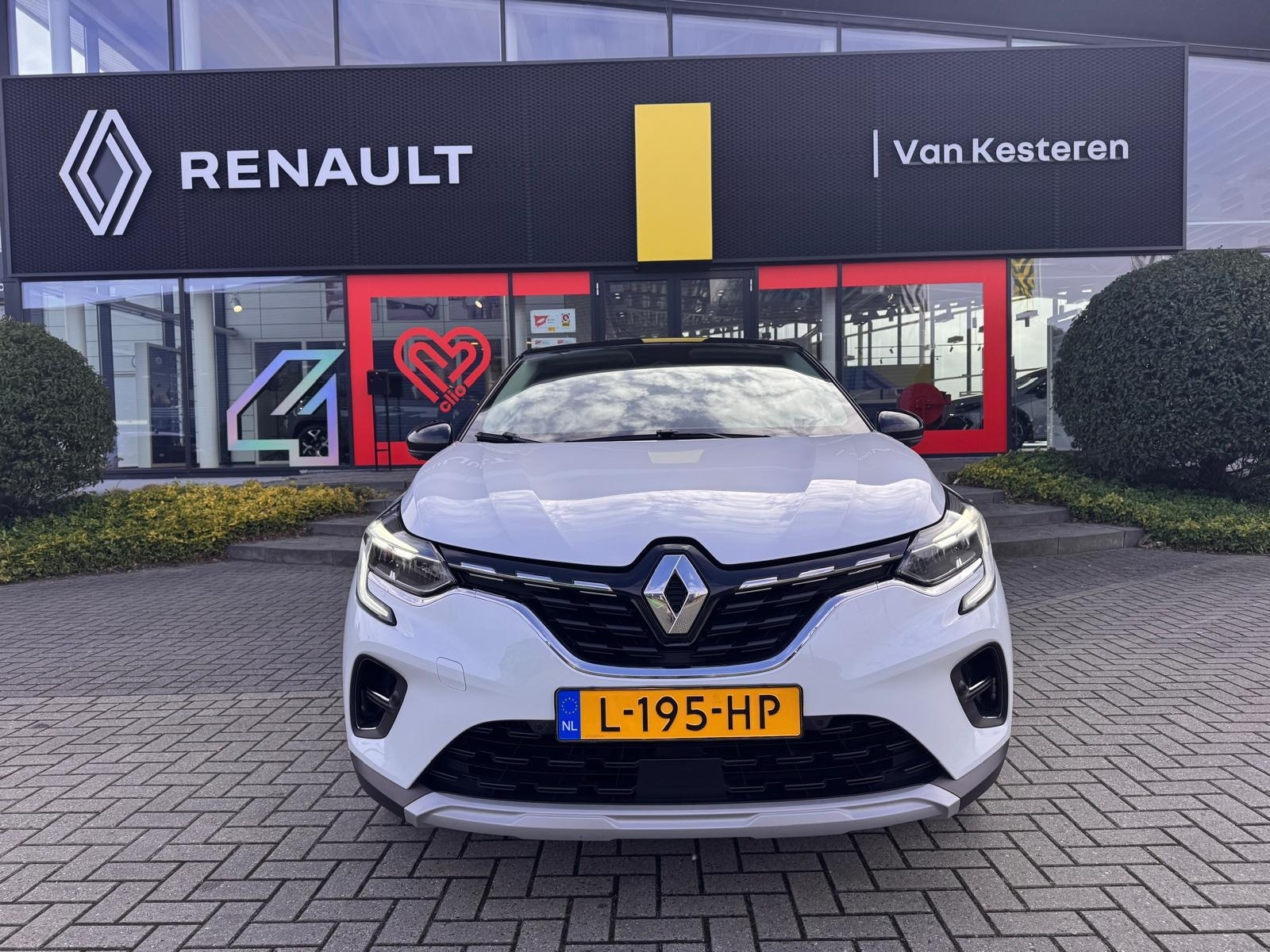 RENAULT Captur TCe 90pk GPF Intens / Camera / Navi / Compleet dealer O.H. / NL-auto 