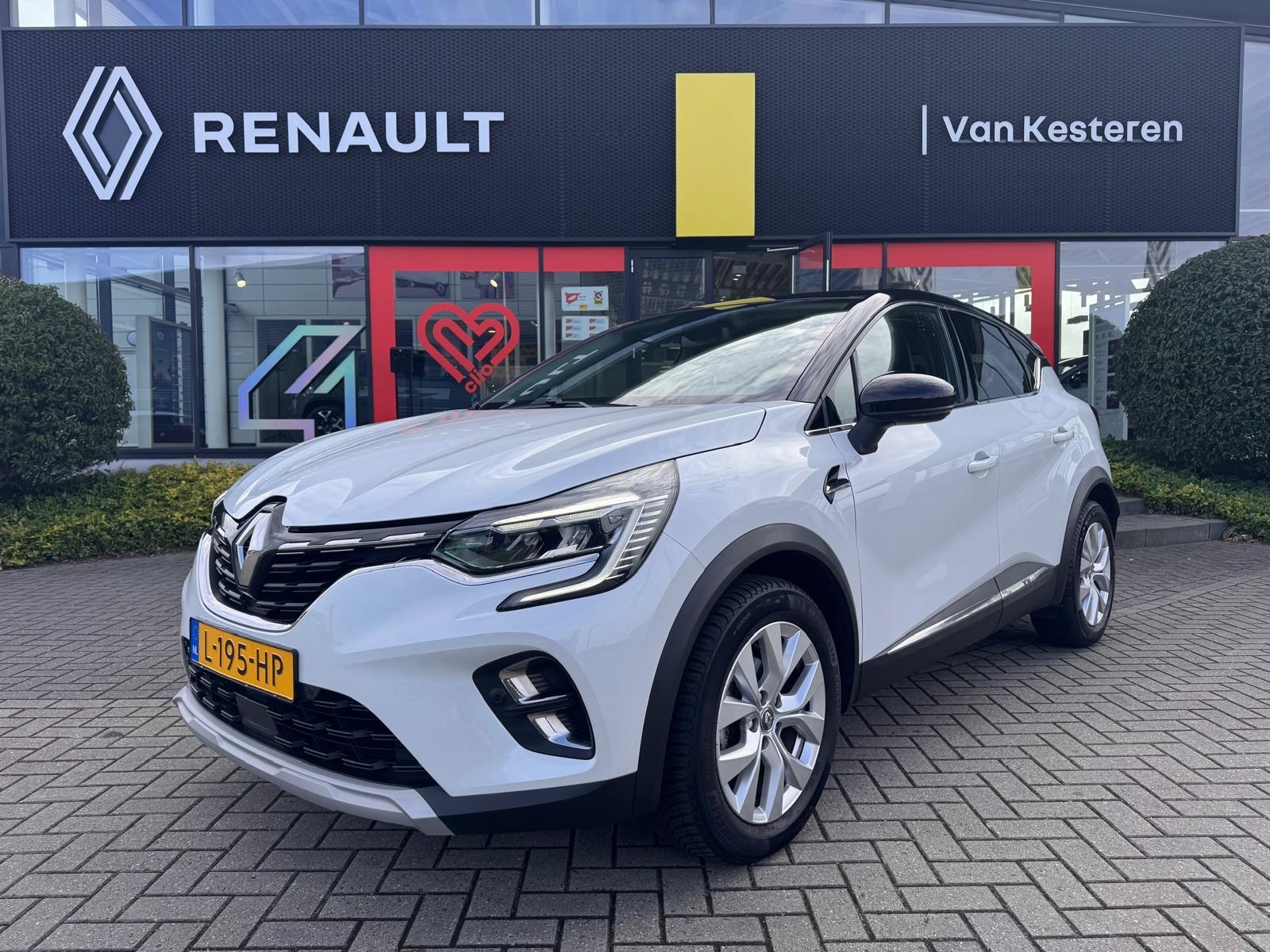 RENAULT Captur TCe 90pk GPF Intens / Camera / Navi / Compleet dealer O.H. / NL-auto 