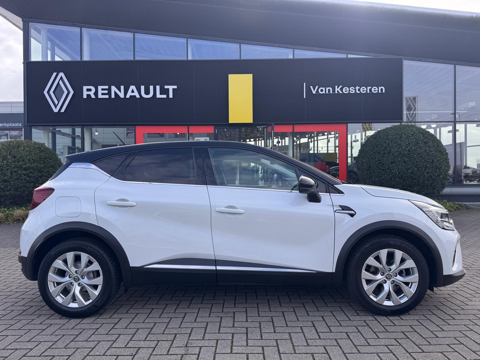 RENAULT Captur TCe 90pk GPF Intens / Camera / Navi / Compleet dealer O.H. / NL-auto 